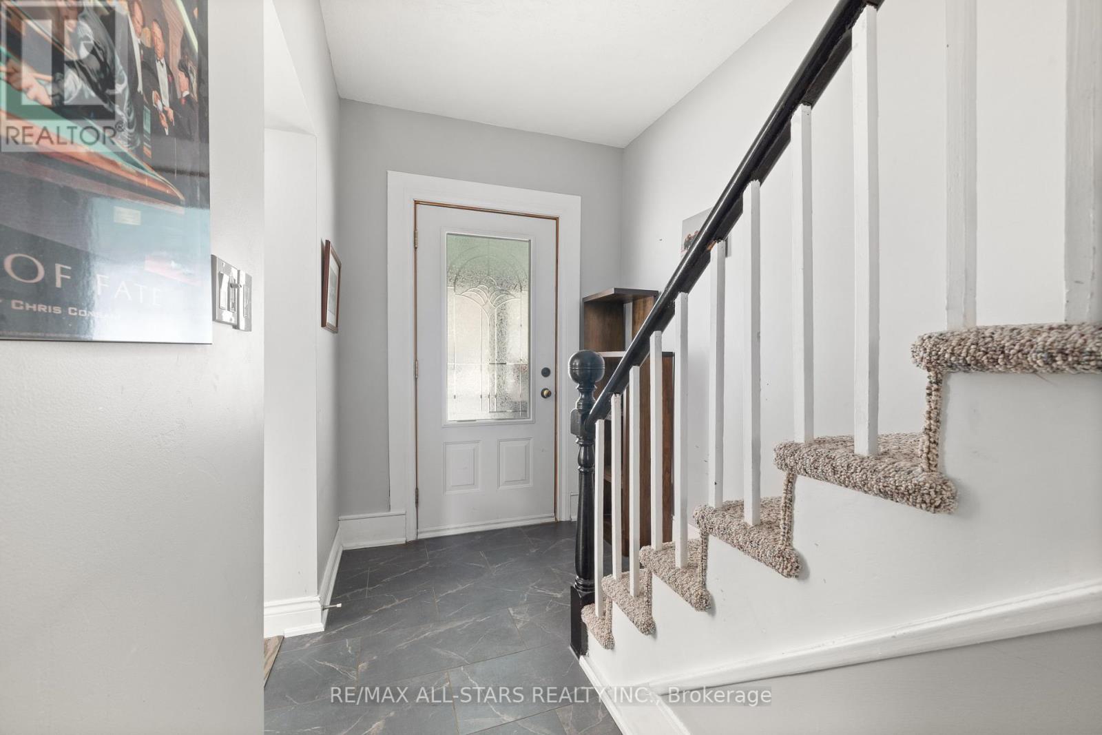 Property at 32 BOND STREET E image 4