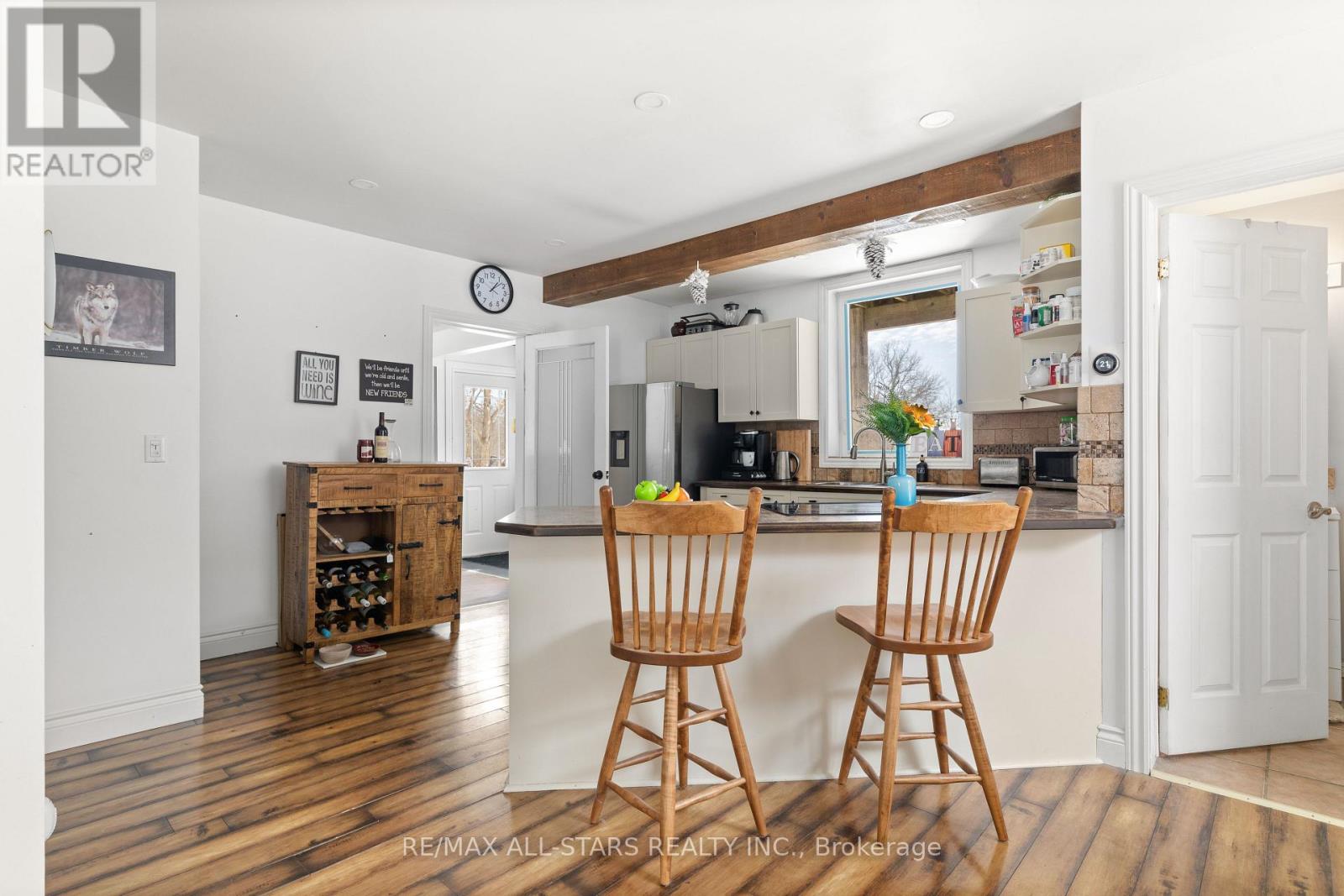 Property at 32 BOND STREET E image 3