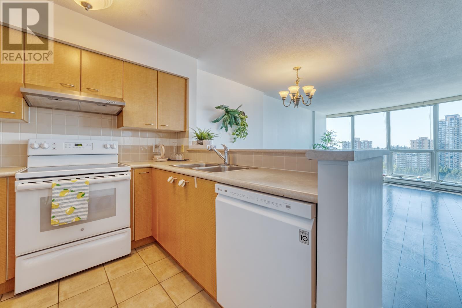 Listing Picture 15 of 23 : 2103 6088 WILLINGDON AVENUE, Burnaby / 本拿比 - 魯藝地產 Yvonne Lu Group - MLS Medallion Club Member