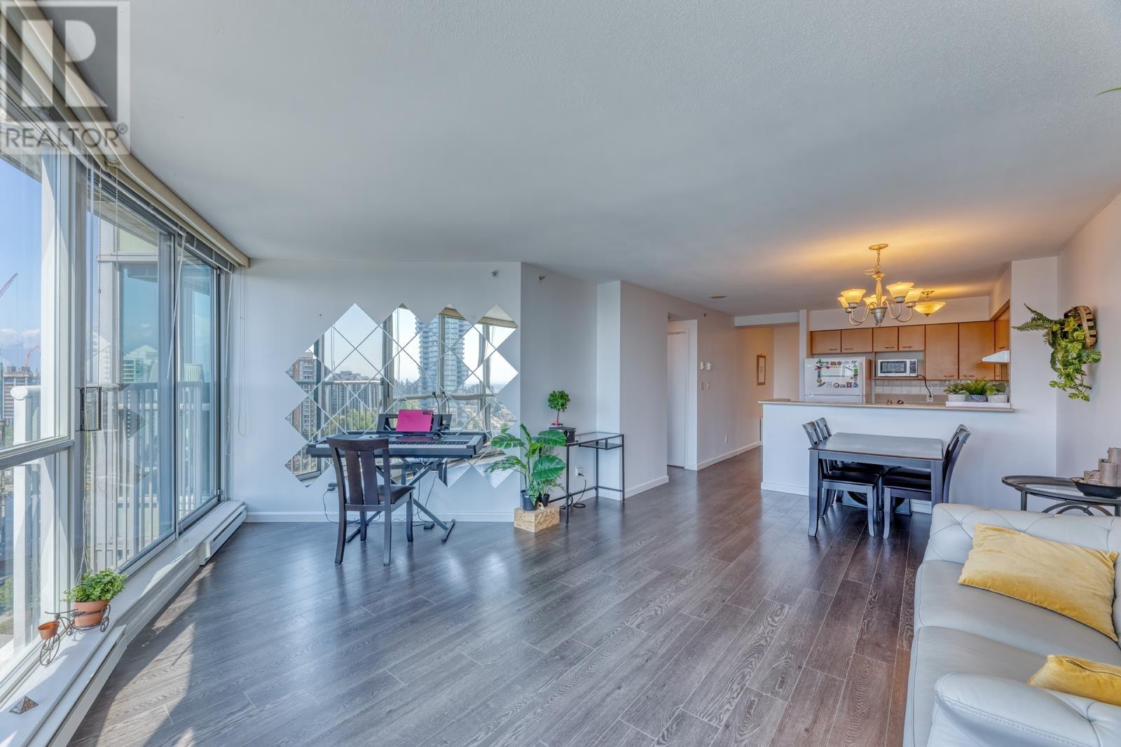 Listing Picture 10 of 23 : 2103 6088 WILLINGDON AVENUE, Burnaby / 本拿比 - 魯藝地產 Yvonne Lu Group - MLS Medallion Club Member