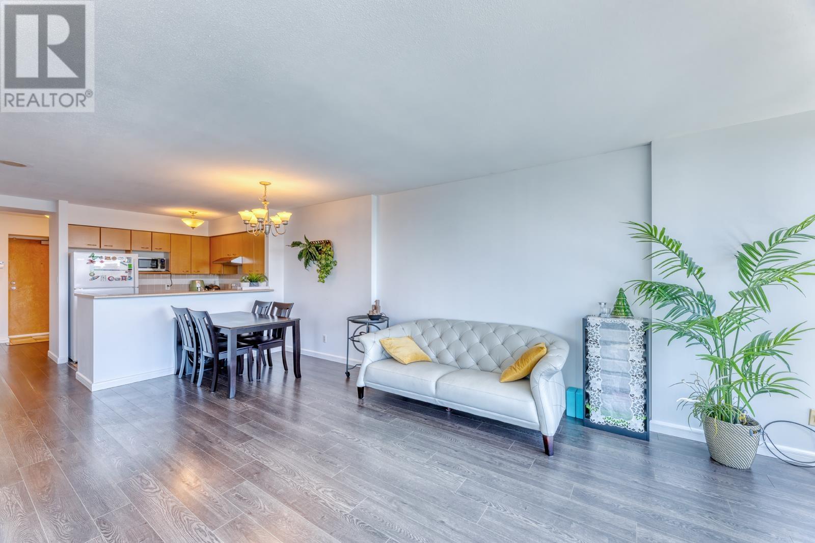 Listing Picture 12 of 23 : 2103 6088 WILLINGDON AVENUE, Burnaby / 本拿比 - 魯藝地產 Yvonne Lu Group - MLS Medallion Club Member