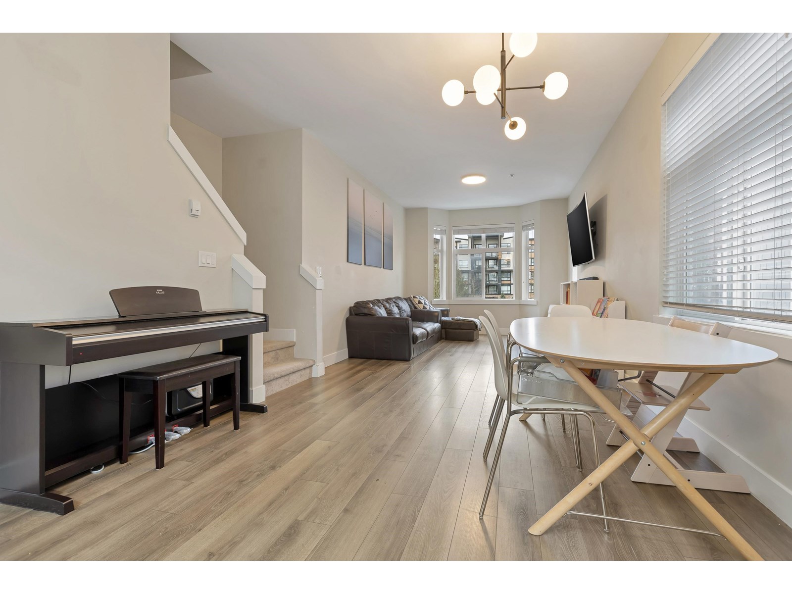 Property at 33 20852 77A AVENUE image 4