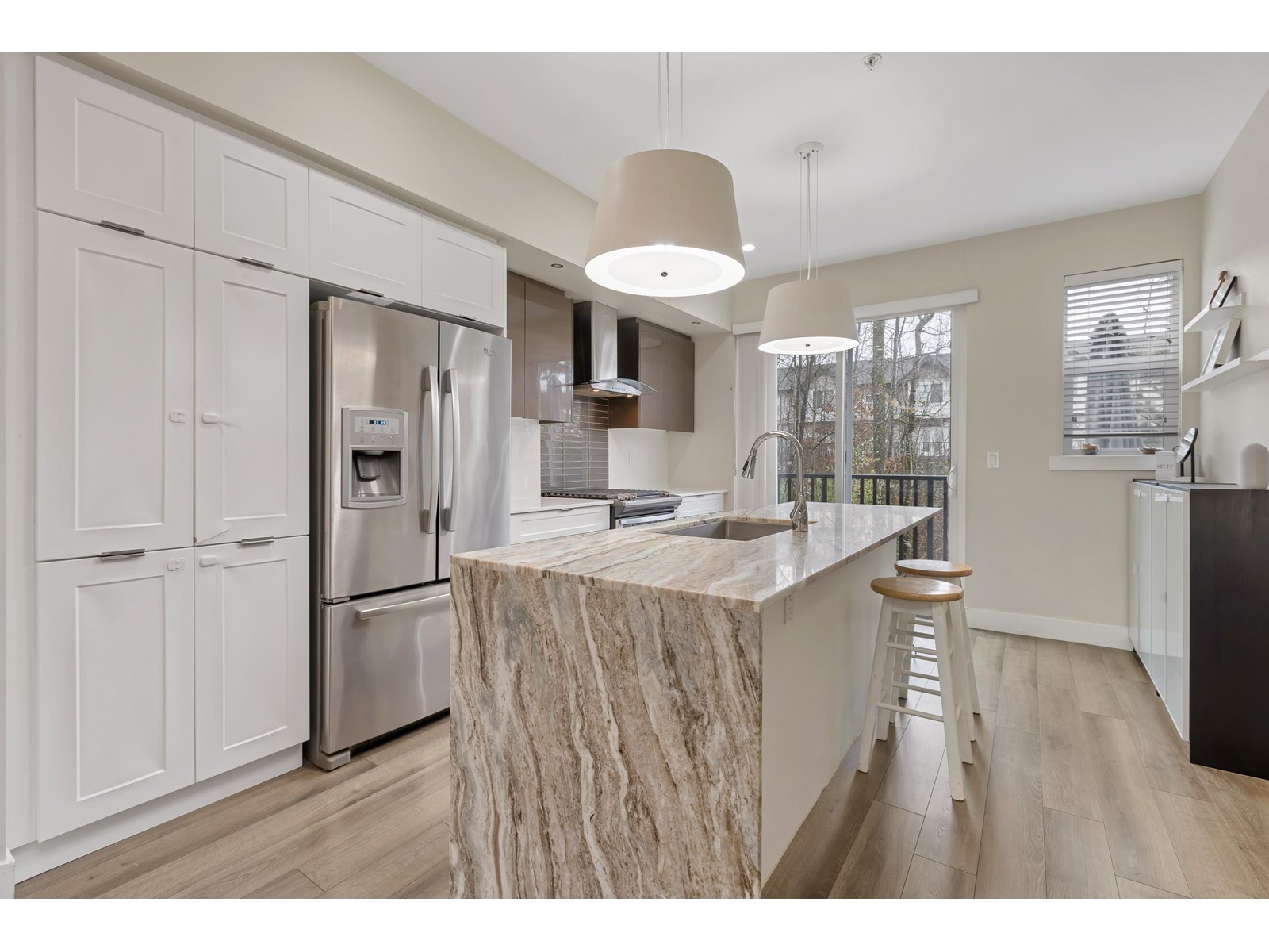 Property at 33 20852 77A AVENUE image 3