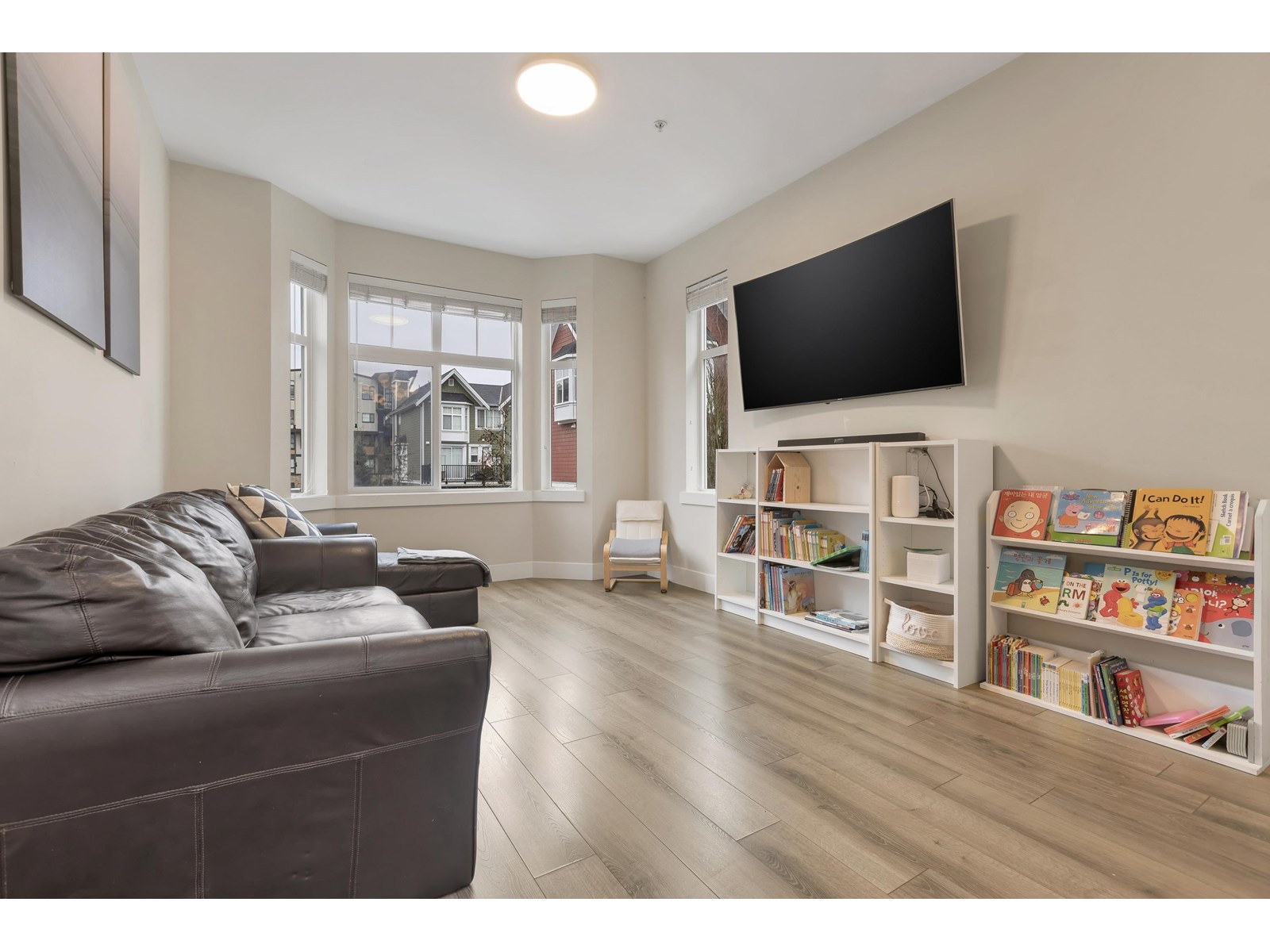 Property at 33 20852 77A AVENUE image 5