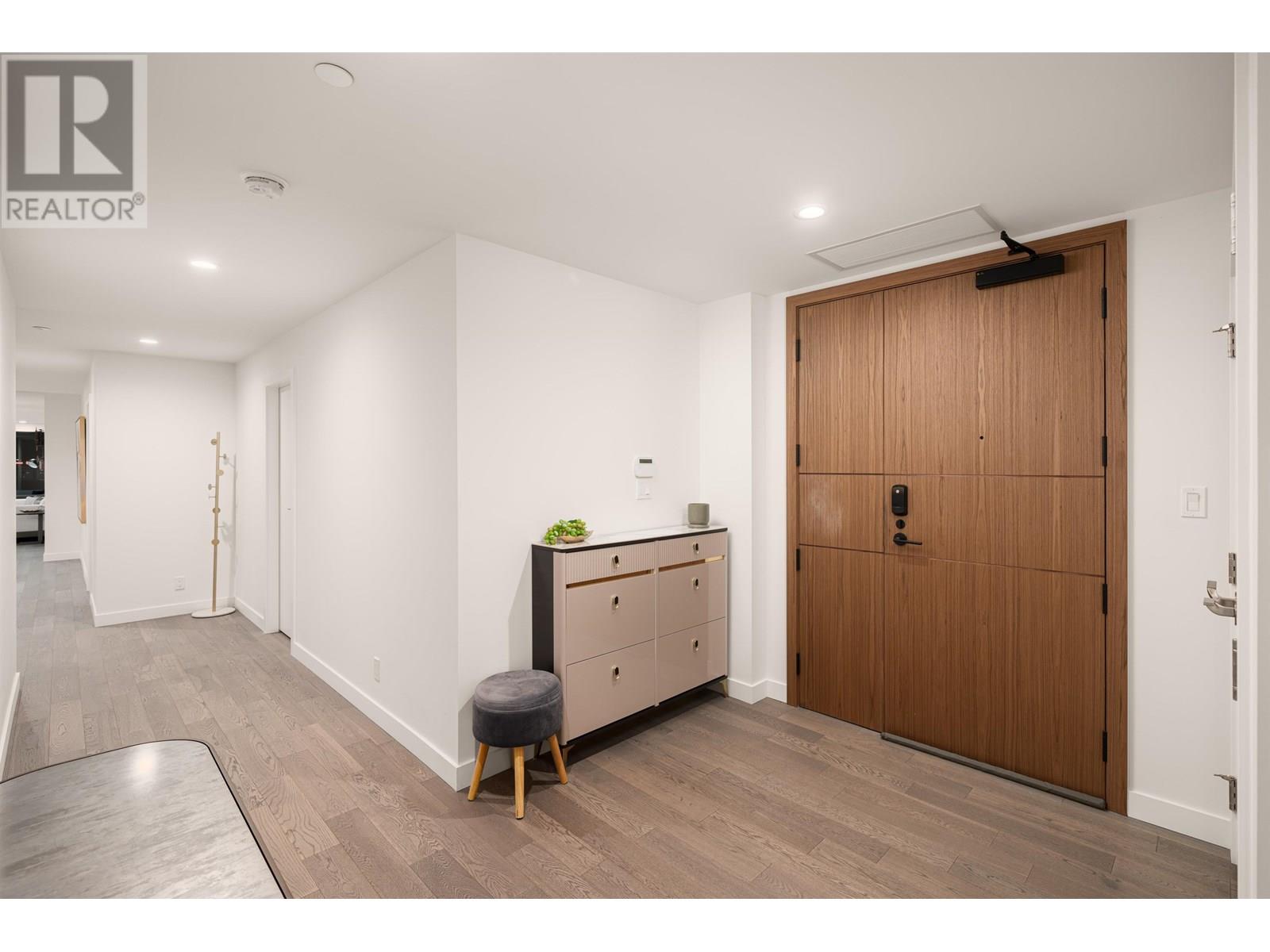 Listing Picture 23 of 34 : 801 6833 PEARSON WAY, Richmond / 烈治文 - 魯藝地產 Yvonne Lu Group - MLS Medallion Club Member