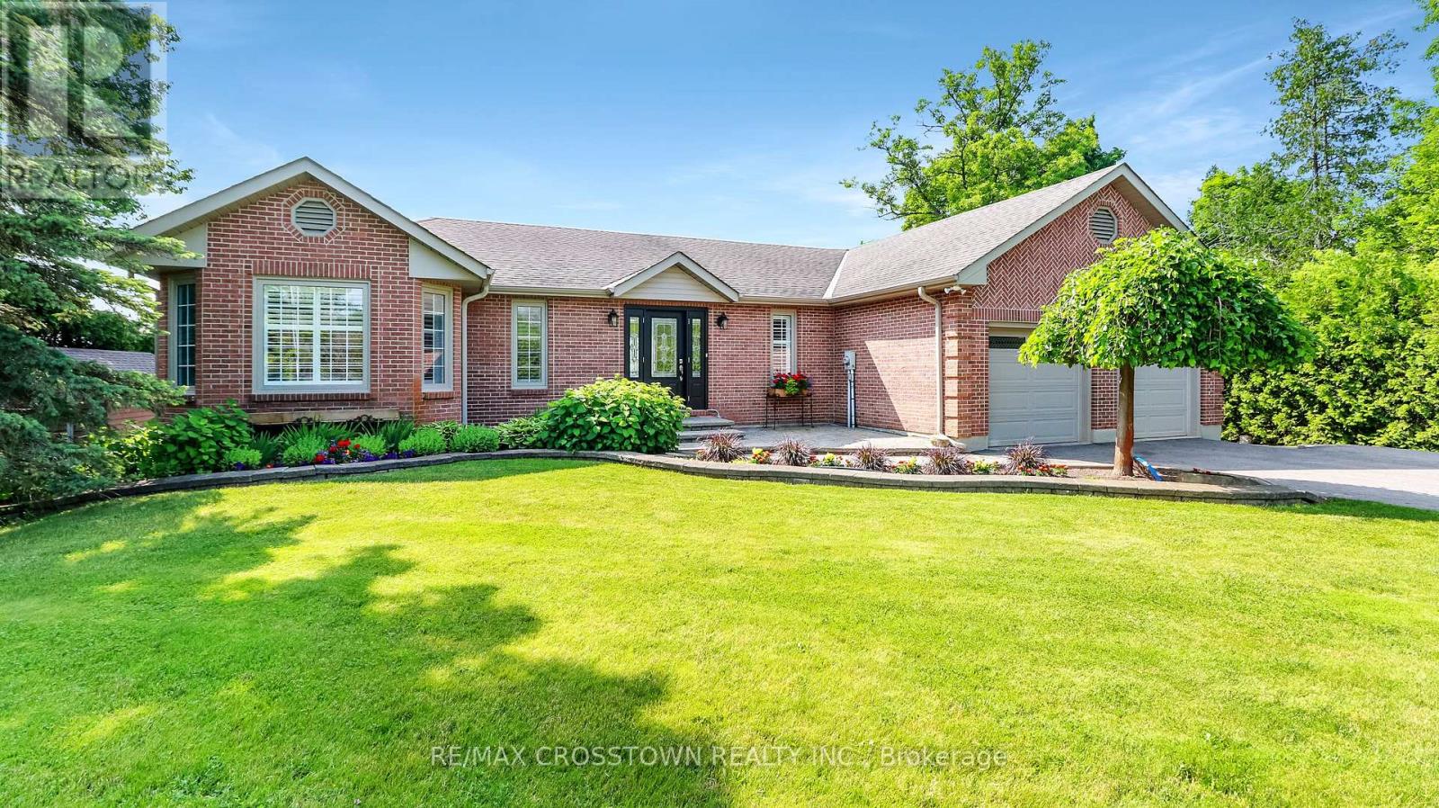 3 Stanley Avenue, Oro-Medonte (Hawkestone), Ontario  L0L 1T0 - Photo 1 - S12302775