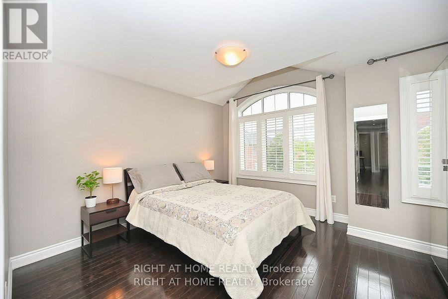 371 Hincks Drive, Milton, Ontario  L9T 8T9 - Photo 11 - W12302803