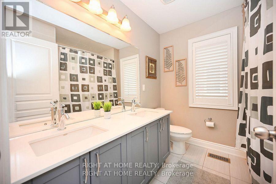 371 Hincks Drive, Milton, Ontario  L9T 8T9 - Photo 12 - W12302803