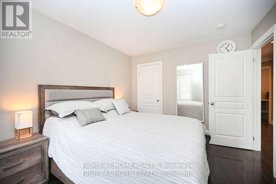 371 Hincks Drive, Milton, Ontario  L9T 8T9 - Photo 13 - W12302803