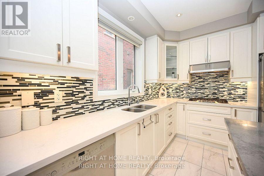 Property at 371 HINCKS DRIVE image 3