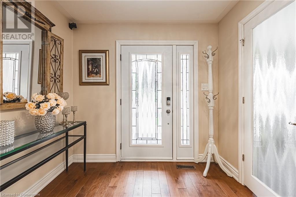 Property at 2 ANTOINETTE Court image 4