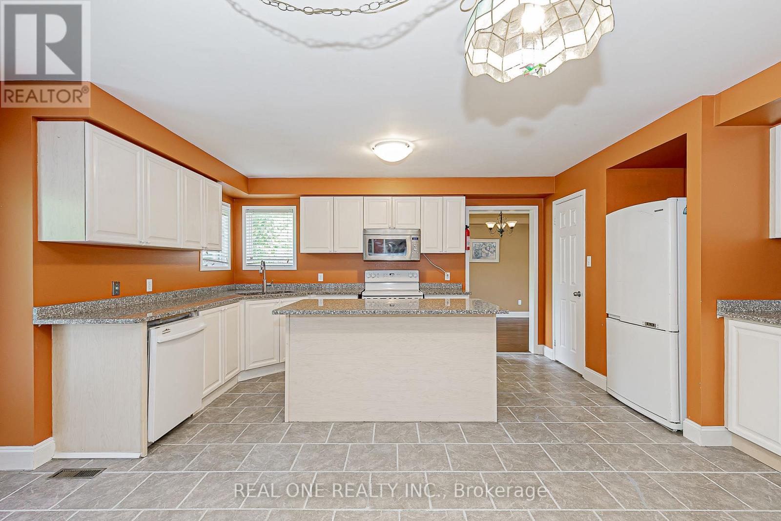 493 Sandalwood Court, Oshawa, Ontario  L1G 7X9 - Photo 14 - E12301315