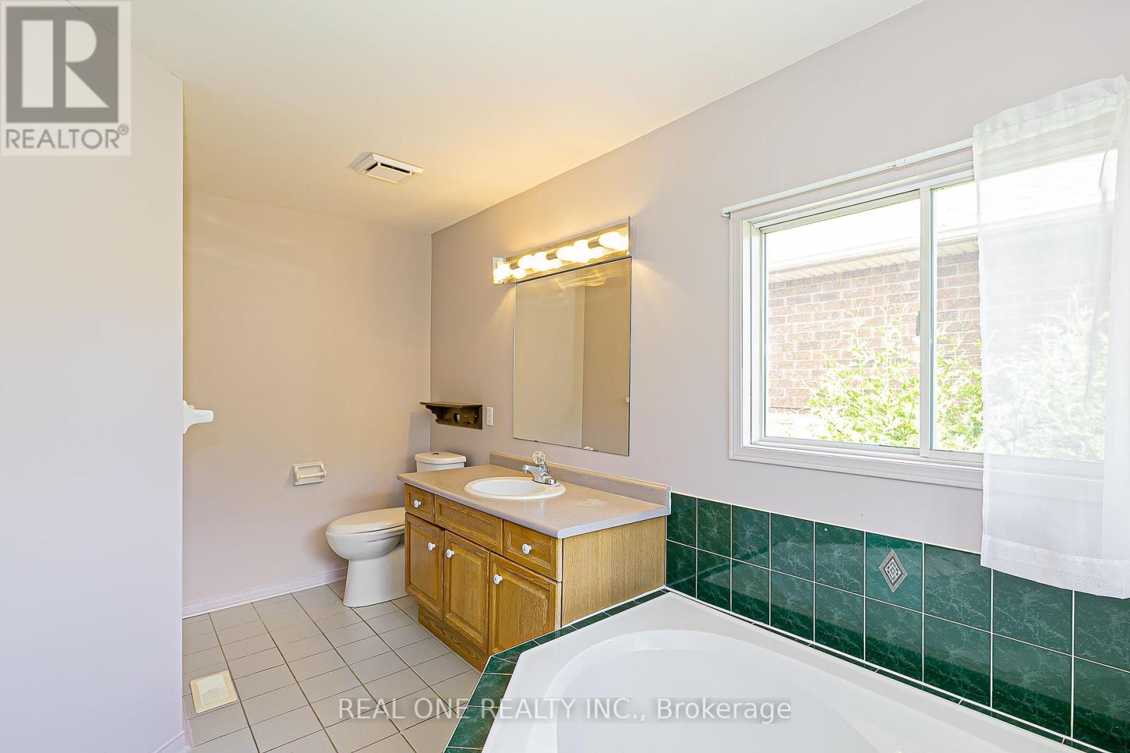 493 Sandalwood Court, Oshawa, Ontario  L1G 7X9 - Photo 31 - E12301315