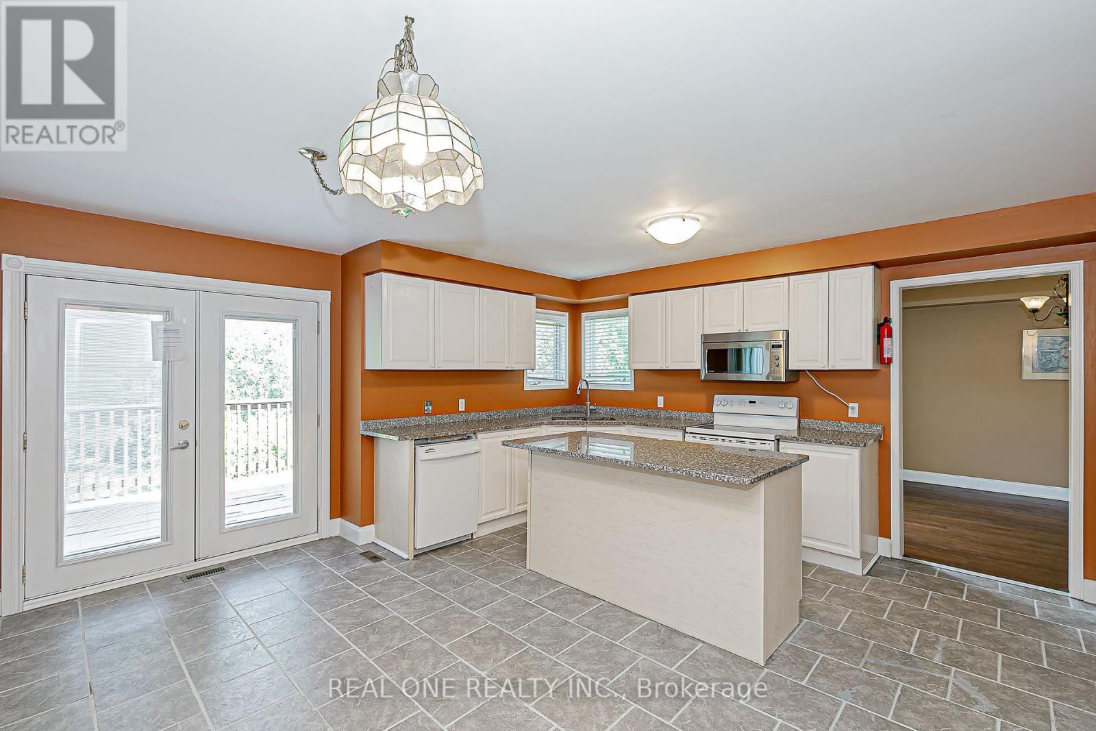 493 Sandalwood Court, Oshawa, Ontario  L1G 7X9 - Photo 15 - E12301315