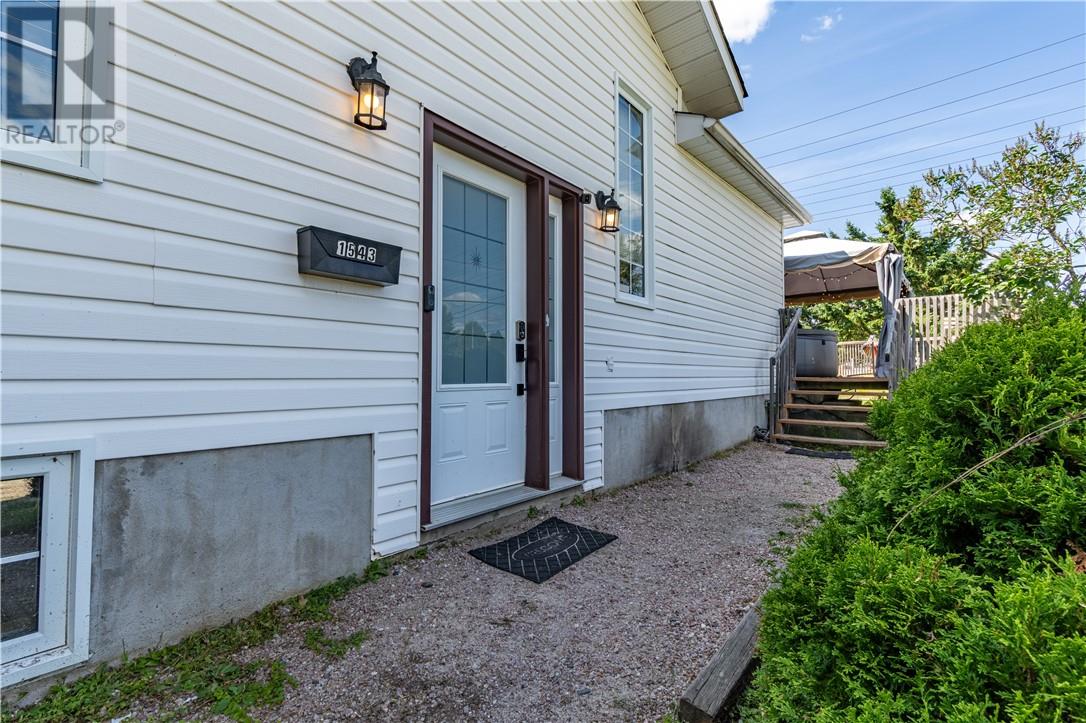 Property at 1543 Pioneer image 3