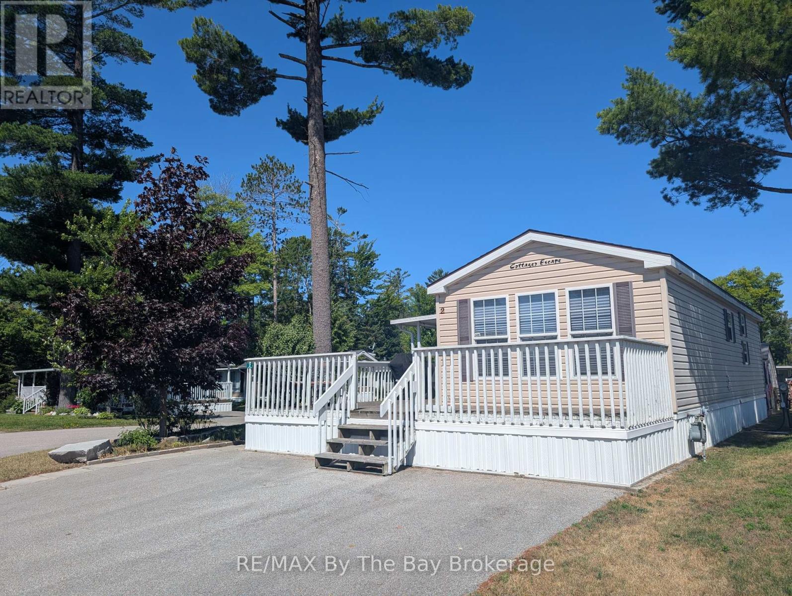 2 WHITE PINES TRAIL, Wasaga Beach, Ontario