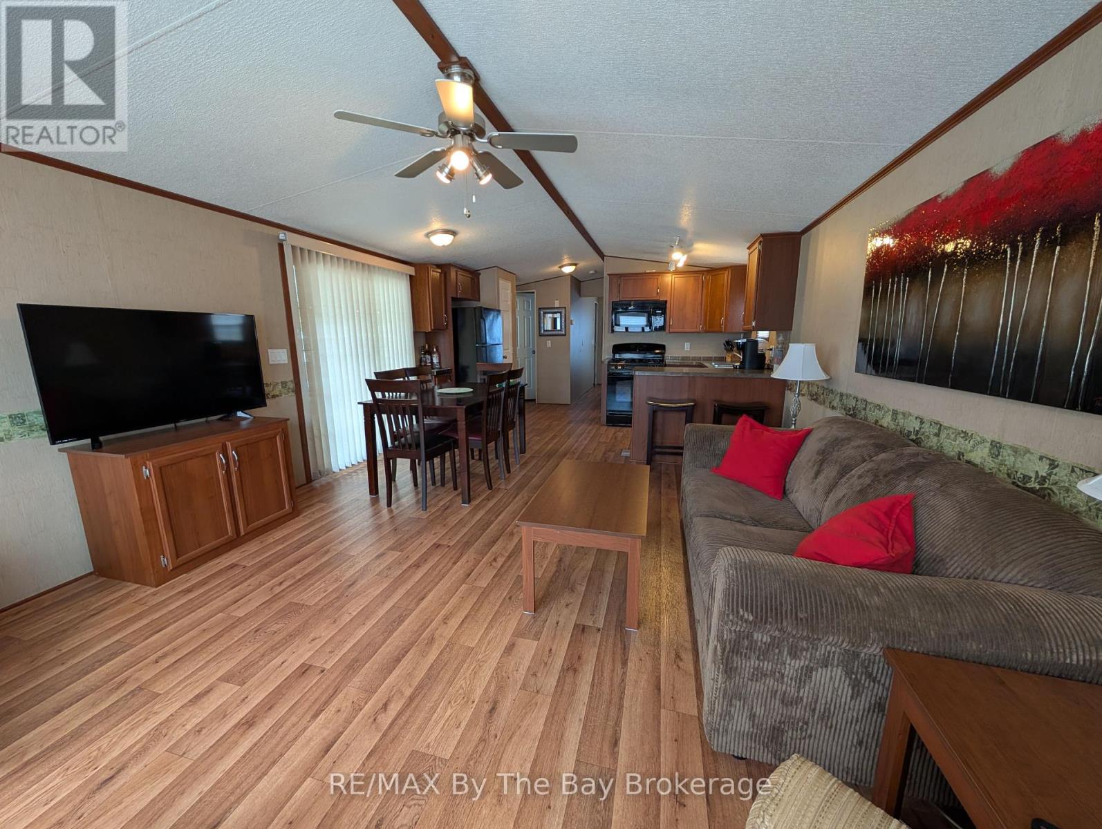2 White Pines Trail, Wasaga Beach, Ontario  L9Z 1X7 - Photo 11 - S12136777