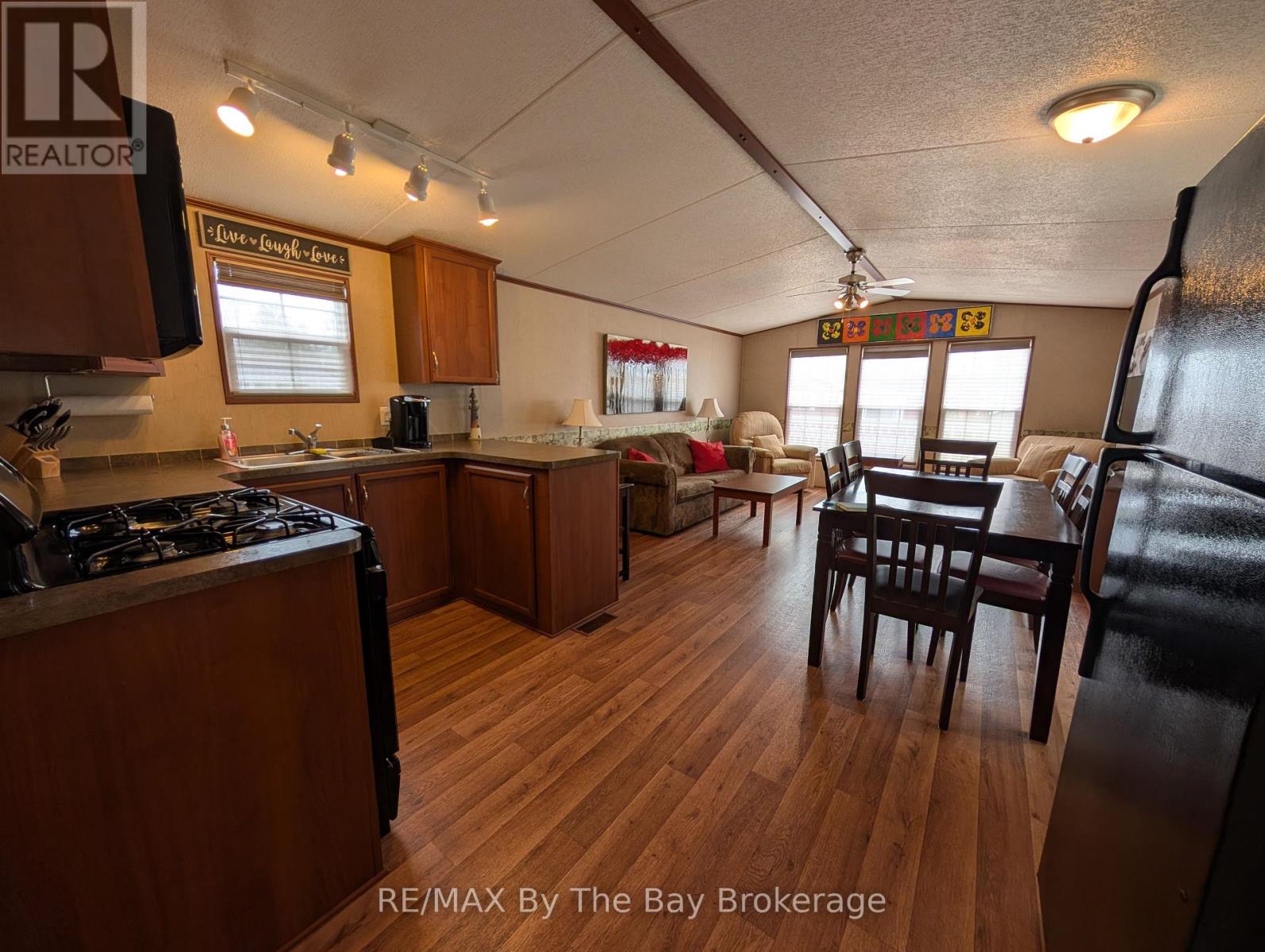 2 White Pines Trail, Wasaga Beach, Ontario  L9Z 1X7 - Photo 14 - S12136777