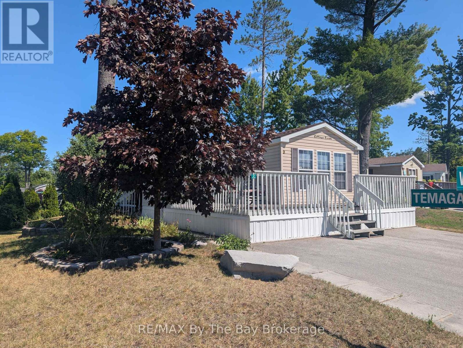 2 White Pines Trail, Wasaga Beach, Ontario  L9Z 1X7 - Photo 2 - S12136777