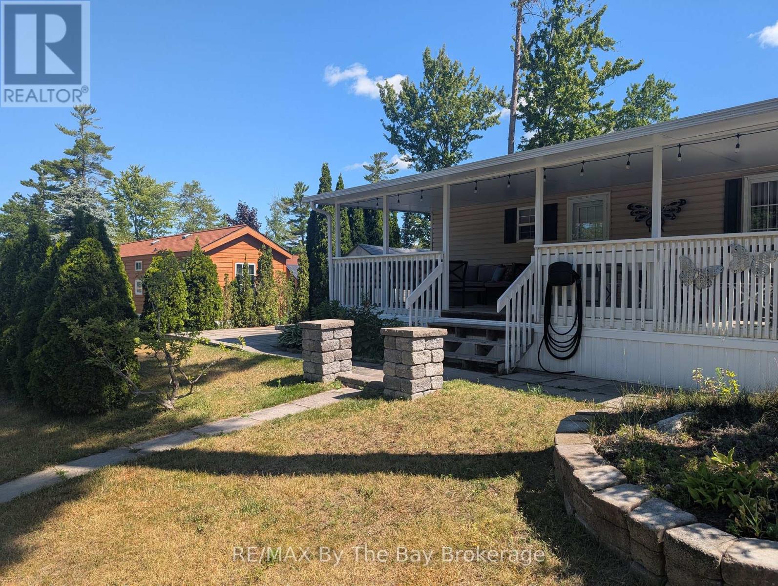 2 White Pines Trail, Wasaga Beach, Ontario  L9Z 1X7 - Photo 3 - S12136777