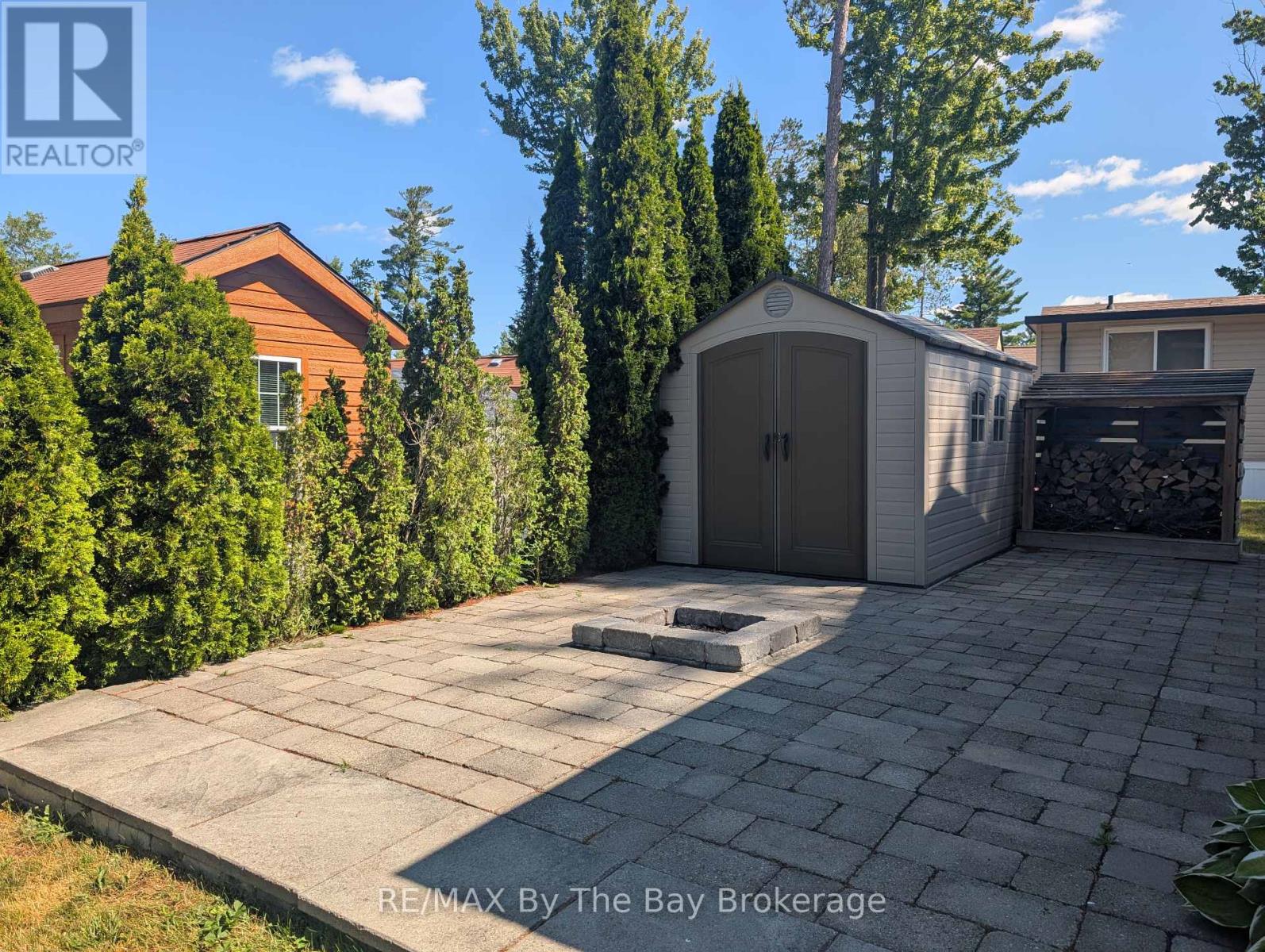 2 White Pines Trail, Wasaga Beach, Ontario  L9Z 1X7 - Photo 4 - S12136777