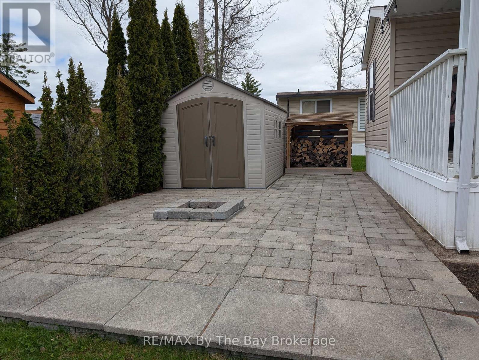 2 White Pines Trail, Wasaga Beach, Ontario  L9Z 1X7 - Photo 7 - S12136777