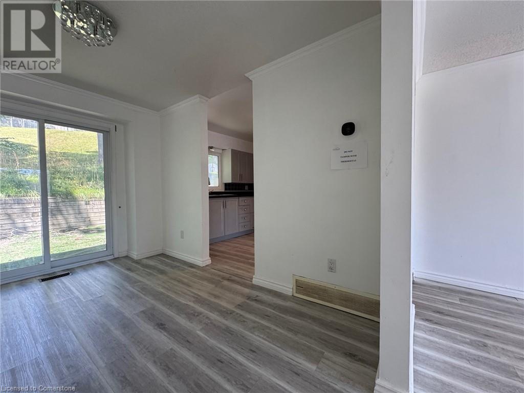 648 Doon Village Road Unit# 5, Kitchener, Ontario  N2P 1A2 - Photo 3 - 40735922