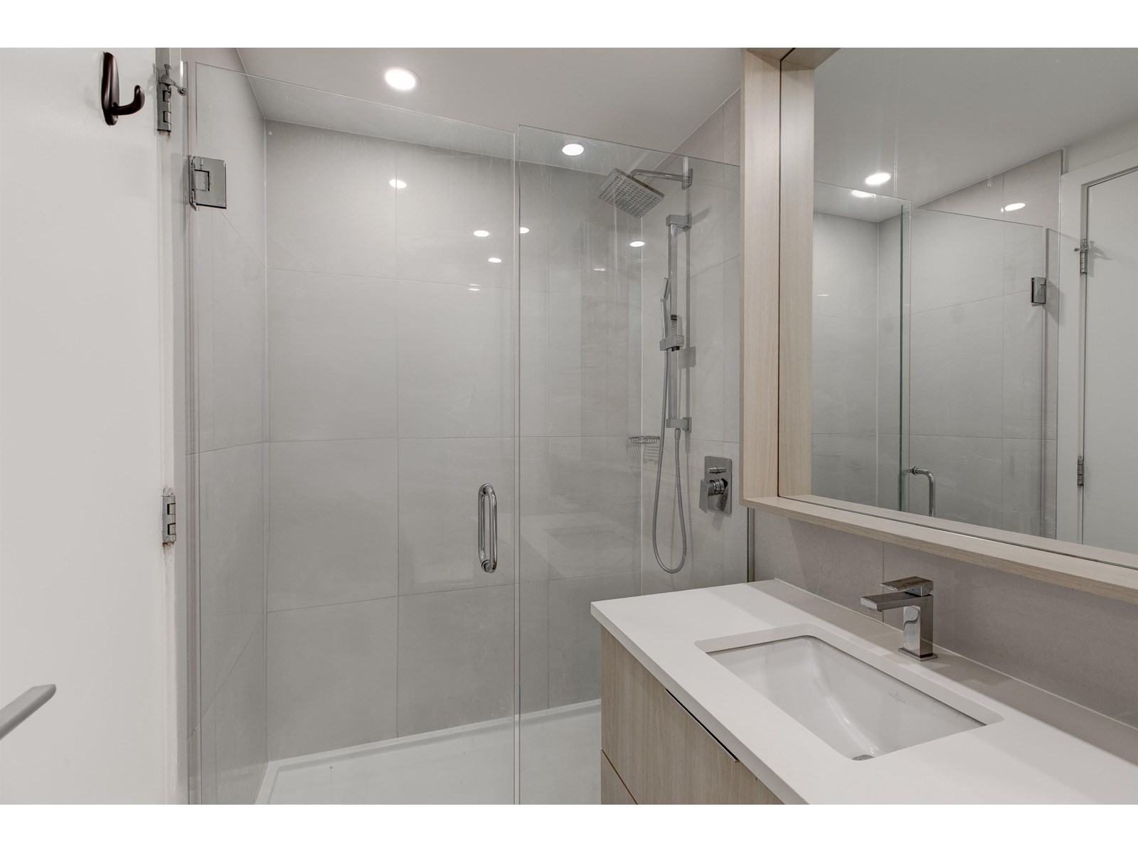 802 13318 104 Avenue, Surrey, British Columbia  V3T 0R2 - Photo 8 - R3011118