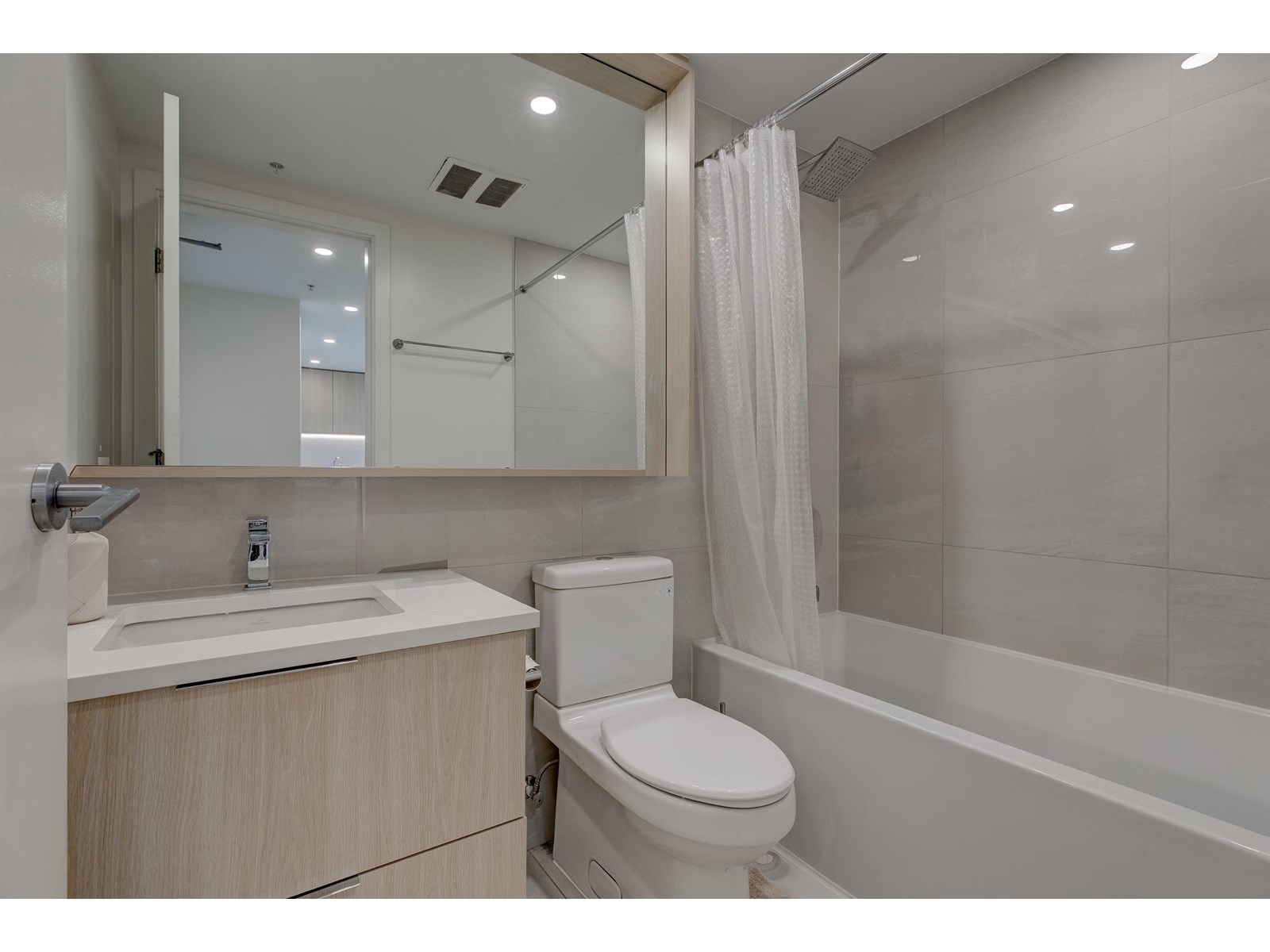 802 13318 104 Avenue, Surrey, British Columbia  V3T 0R2 - Photo 6 - R3011118