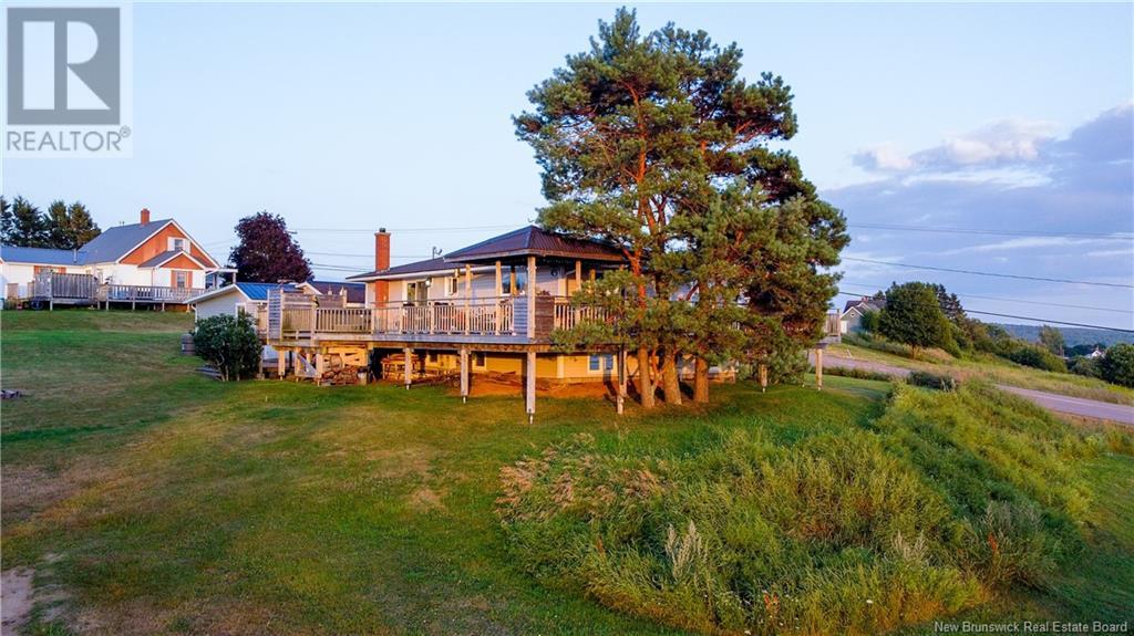 Property at 916 Pré-d'en-Haut Street image 3