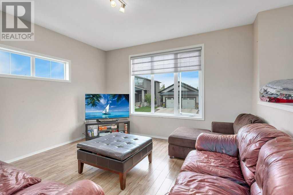Property at 170 Vancouver Crescent image 5