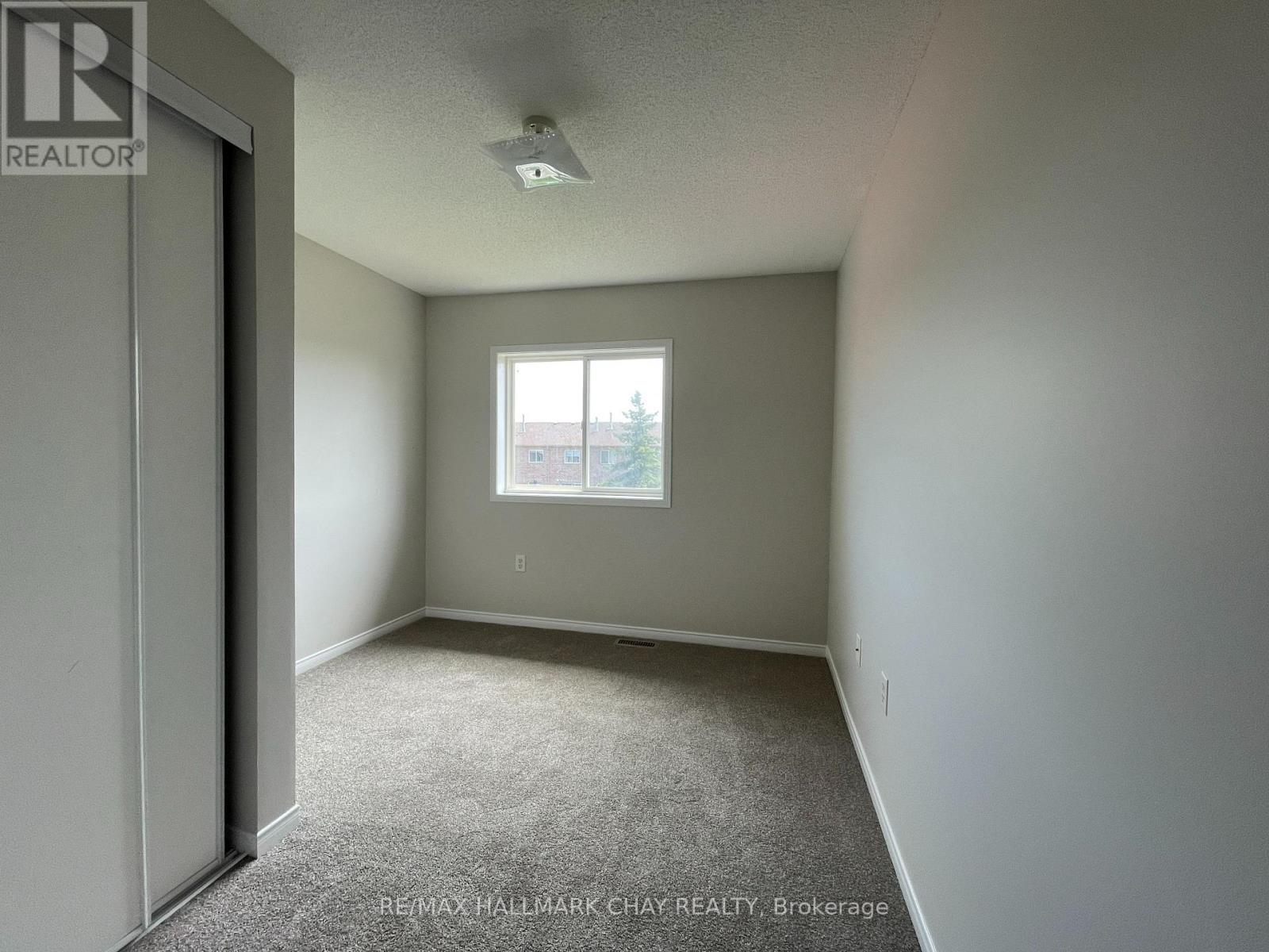 15 Coronation Parkway, Barrie, Ontario  L4M 7J9 - Photo 15 - S12302935