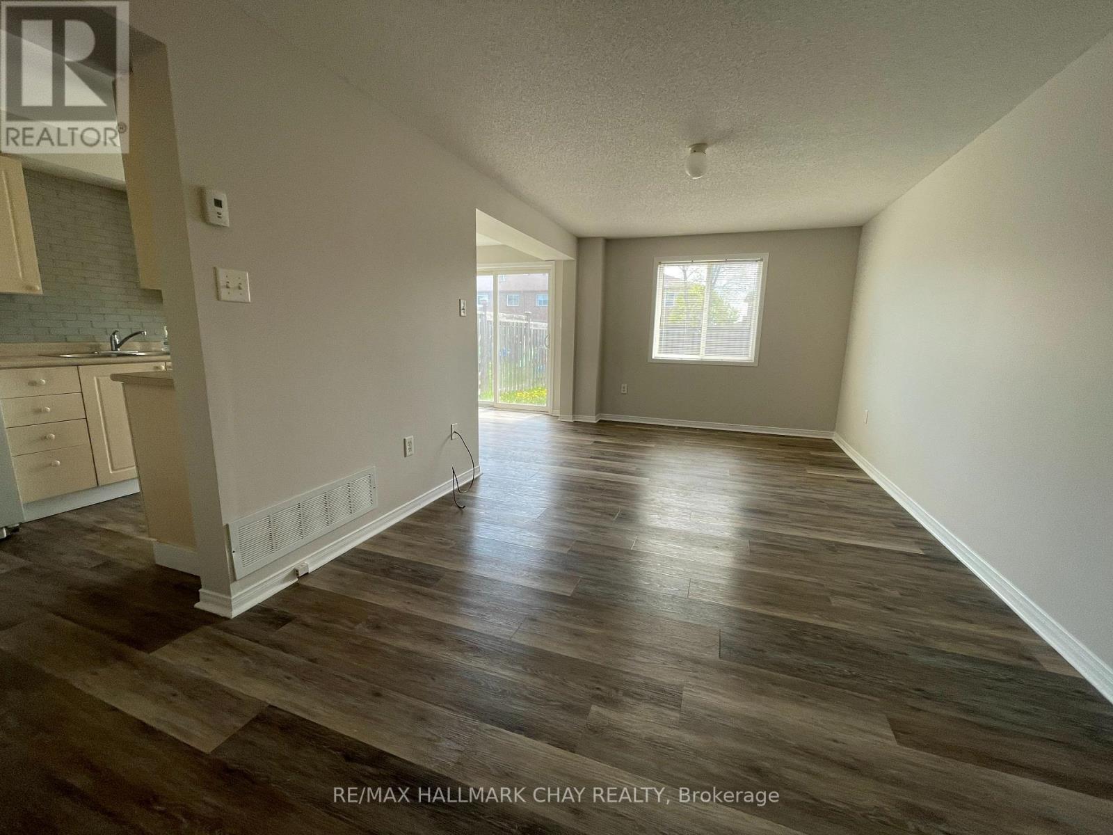 15 Coronation Parkway, Barrie, Ontario  L4M 7J9 - Photo 5 - S12302935