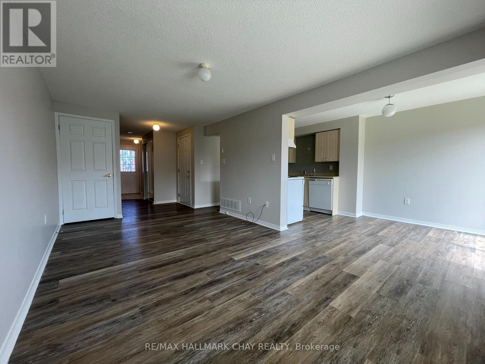 15 Coronation Parkway, Barrie, Ontario  L4M 7J9 - Photo 6 - S12302935
