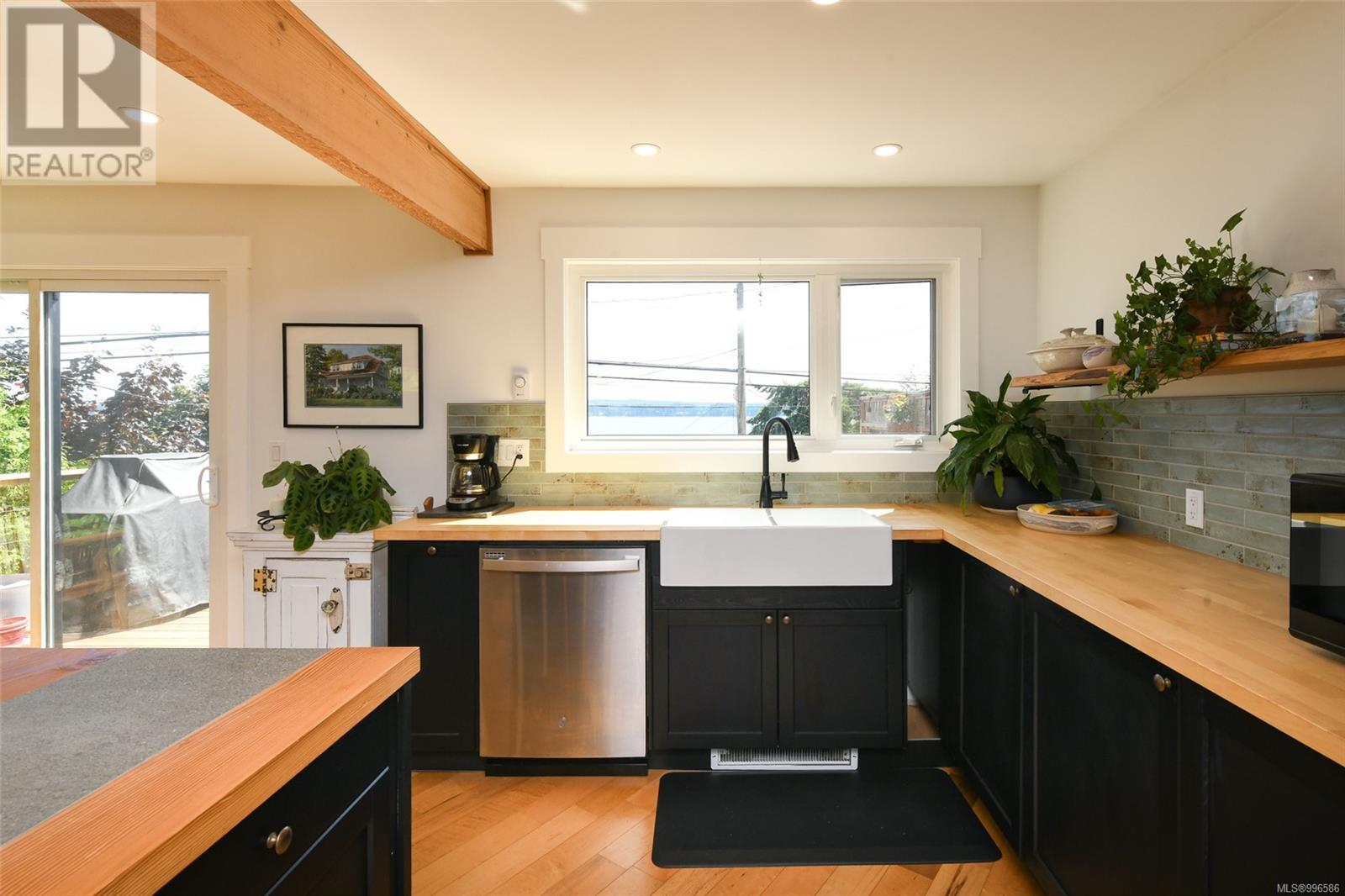 5693 Island Hwy S, Union Bay, British Columbia