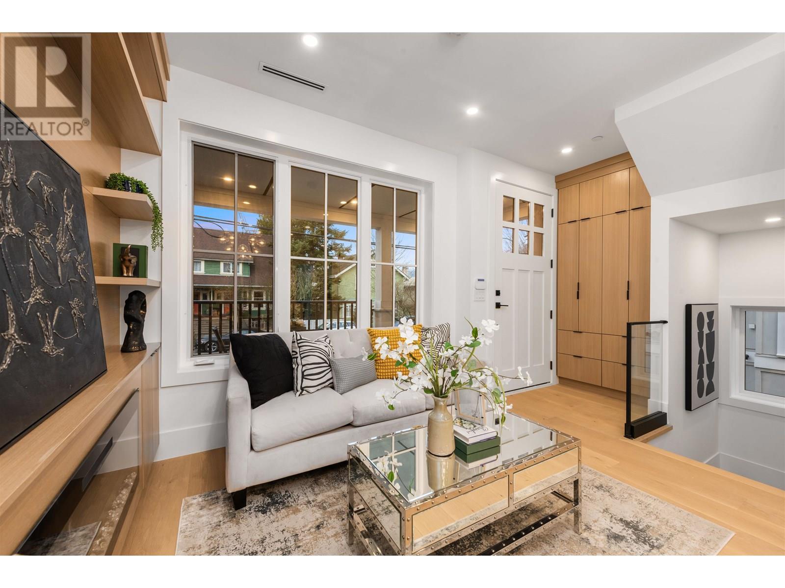 Property at 2052 FERNDALE STREET image 4