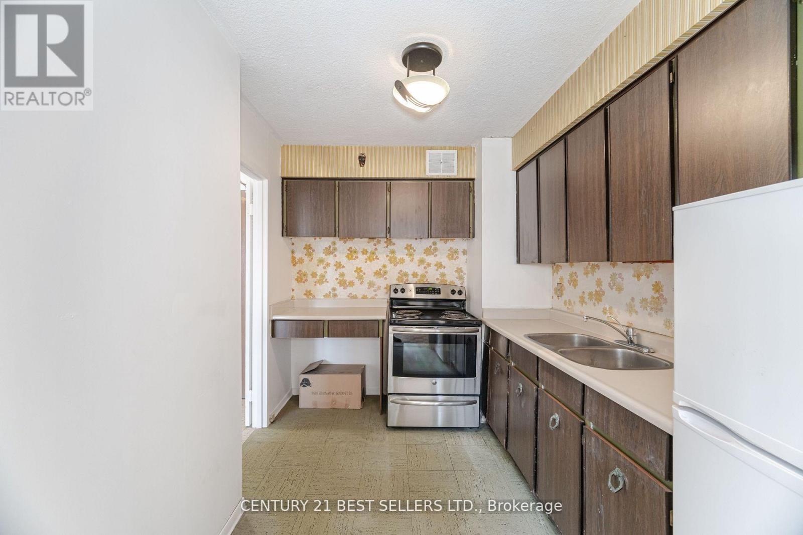 306 - 151 La Rose Avenue, Toronto, Ontario  M9P 1B3 - Photo 7 - W12302851