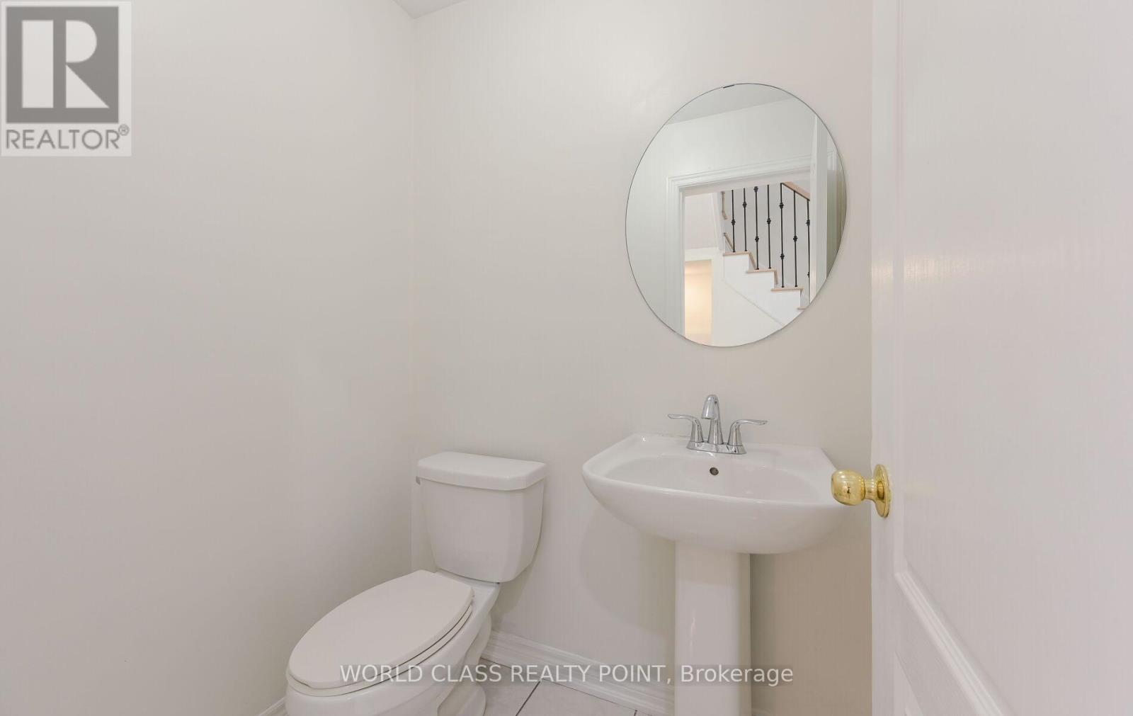 6 Davenfield Circle, Brampton, Ontario  L6P 2P7 - Photo 13 - W12302865