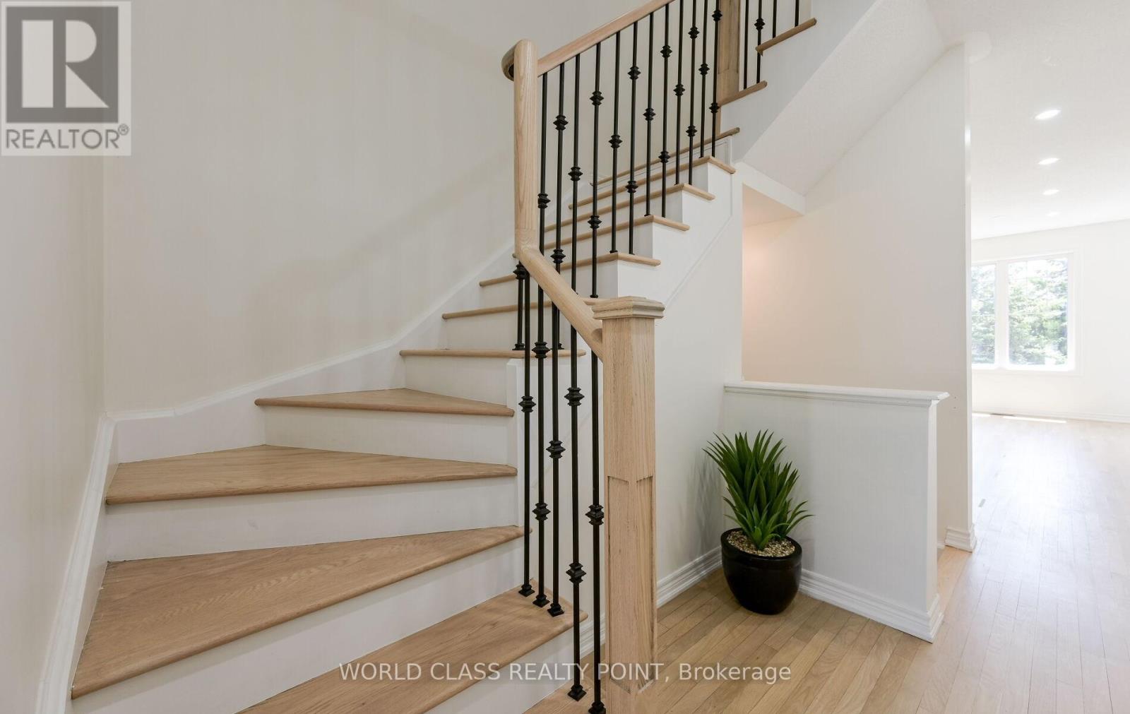 6 Davenfield Circle, Brampton, Ontario  L6P 2P7 - Photo 14 - W12302865