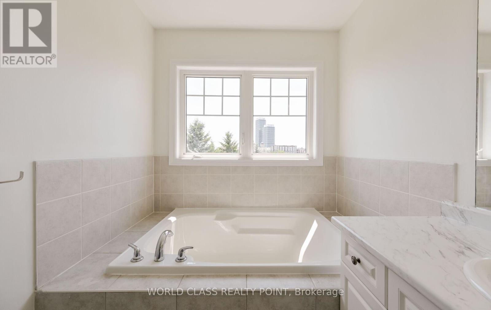 6 Davenfield Circle, Brampton, Ontario  L6P 2P7 - Photo 21 - W12302865