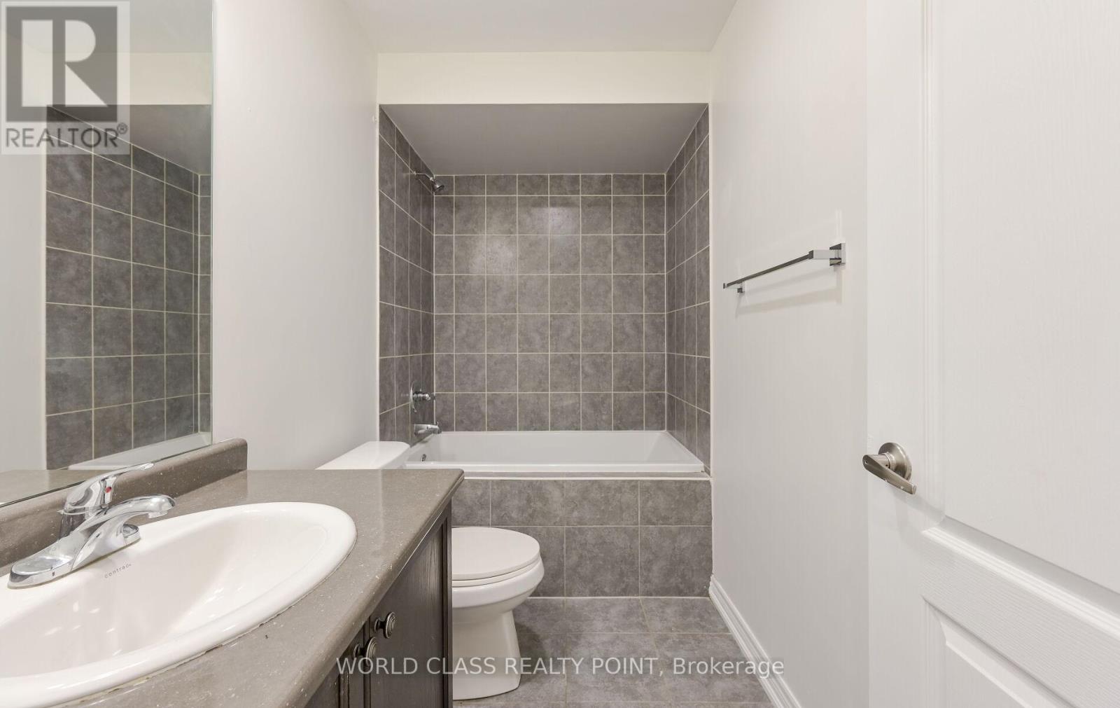6 Davenfield Circle, Brampton, Ontario  L6P 2P7 - Photo 29 - W12302865