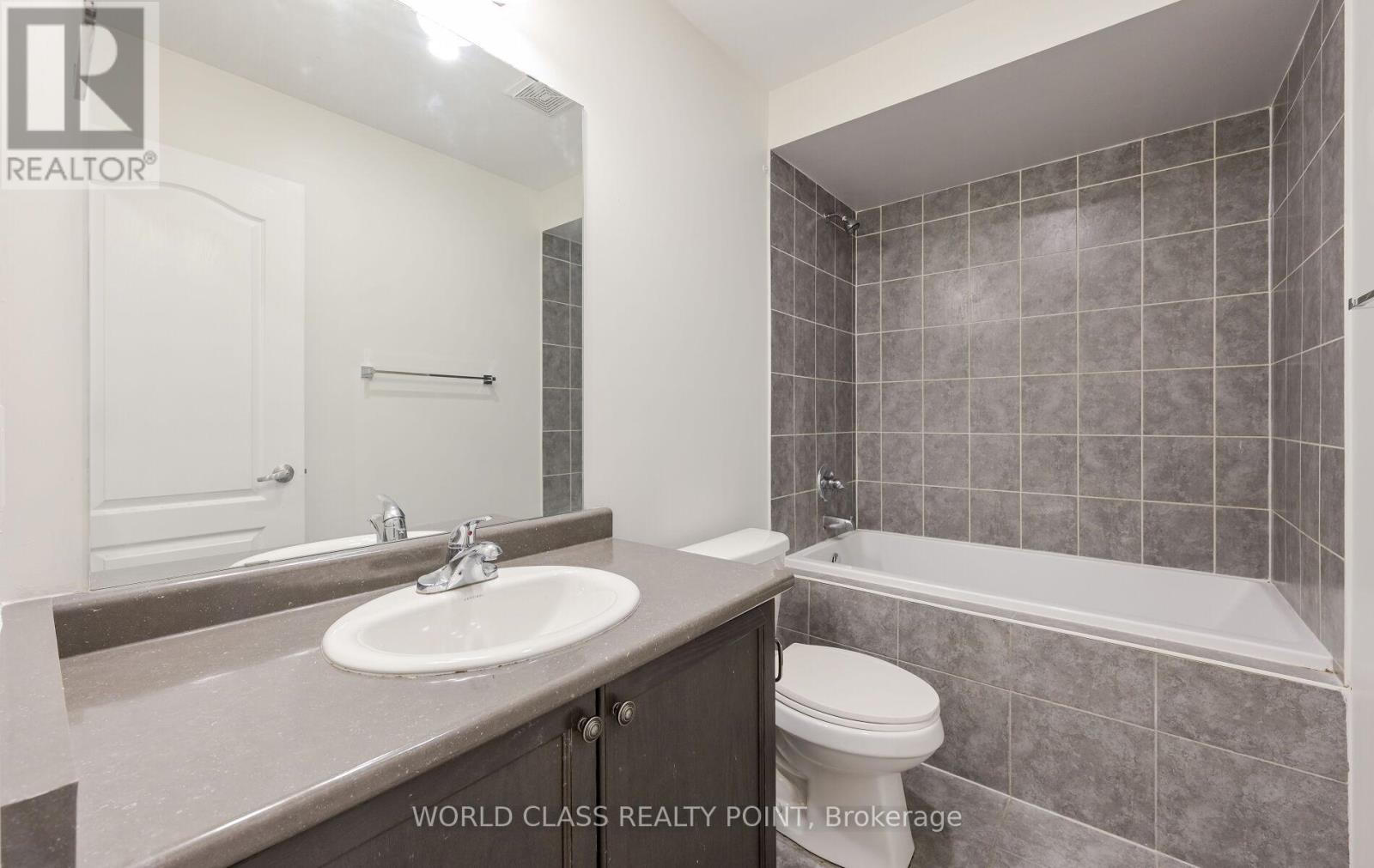 6 Davenfield Circle, Brampton, Ontario  L6P 2P7 - Photo 30 - W12302865