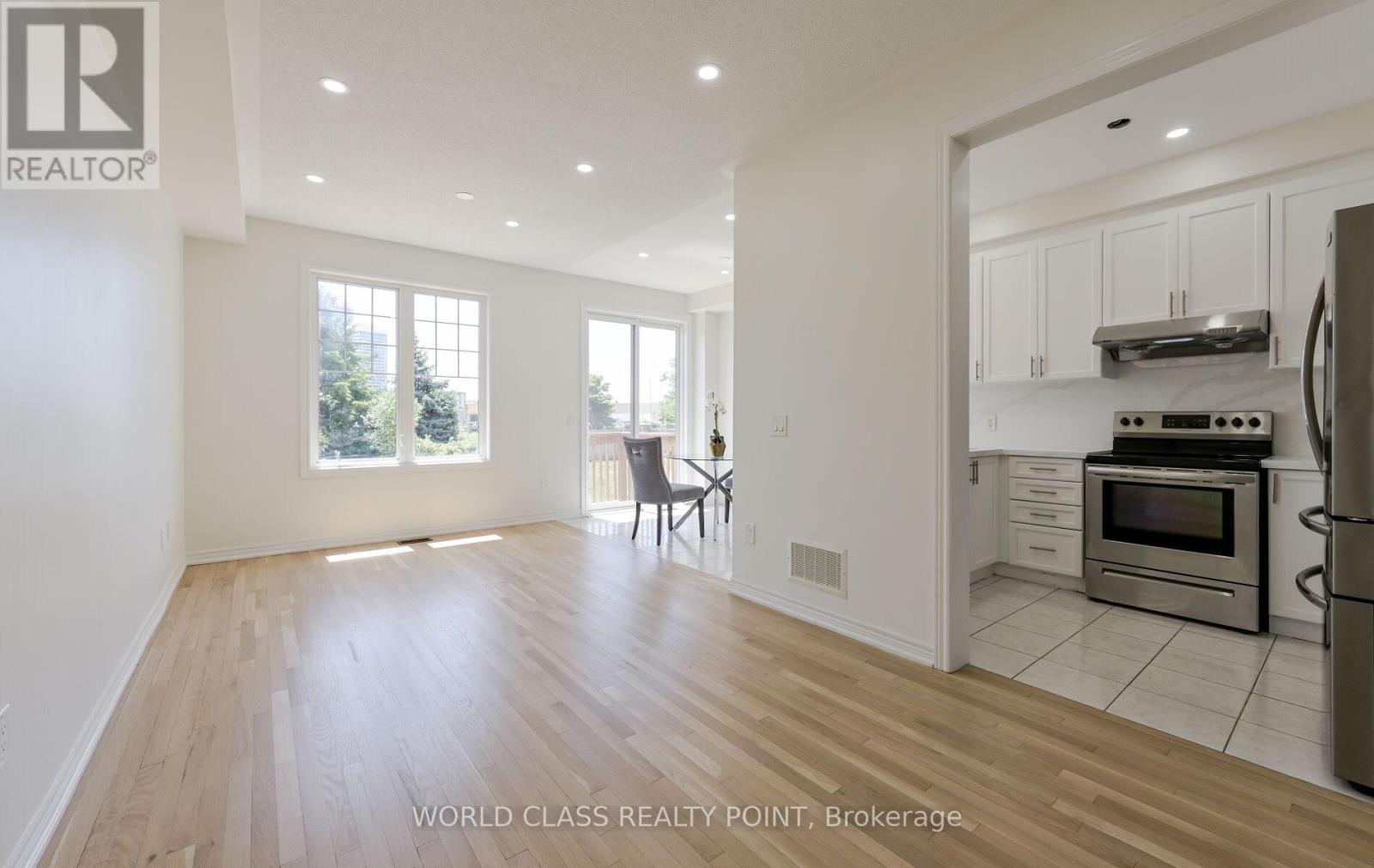 Property at 6 DAVENFIELD CIRCLE image 4