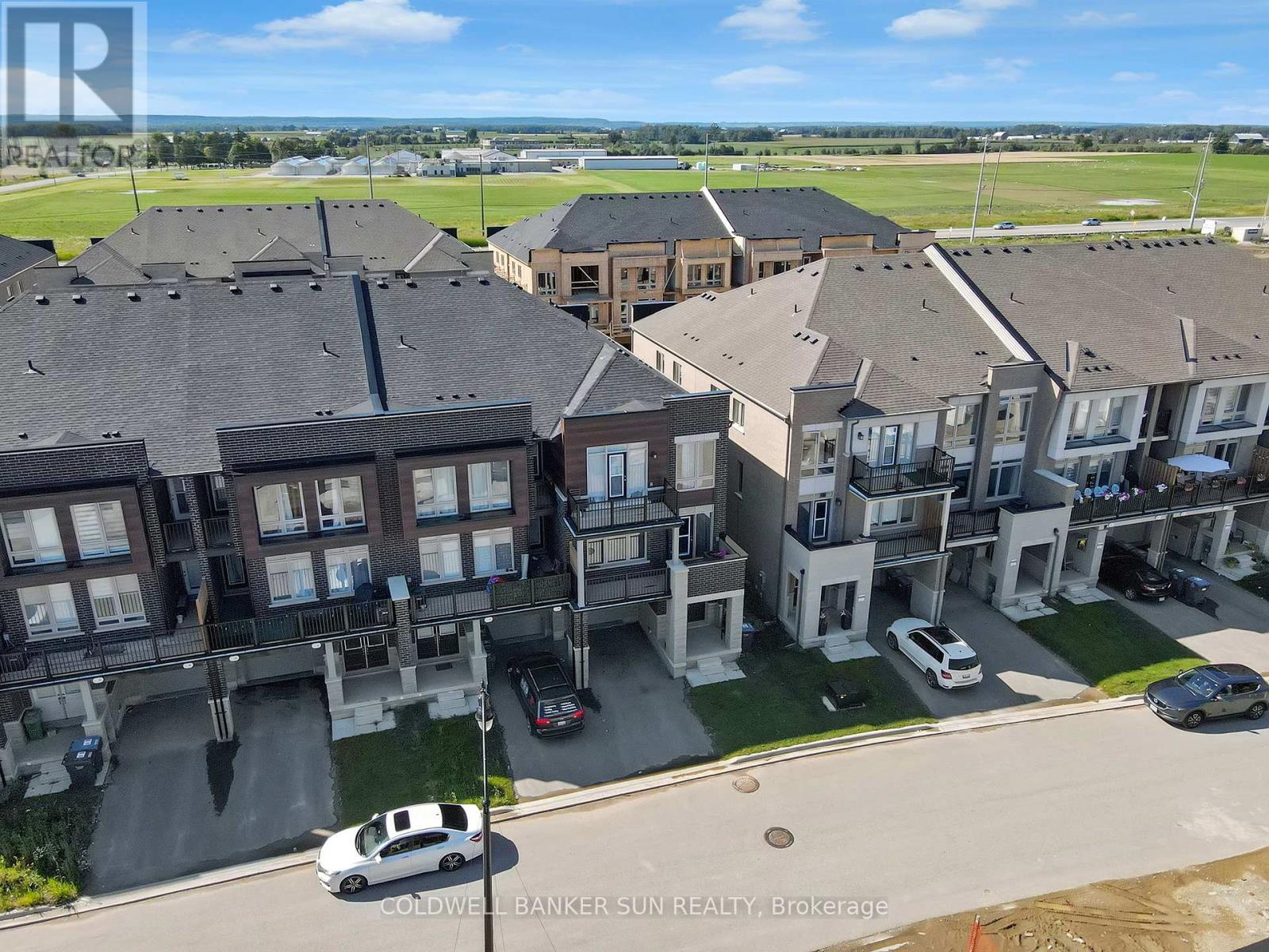 42 Donald Ficht Crescent, Brampton, Ontario  L7A 5H8 - Photo 3 - W12302880