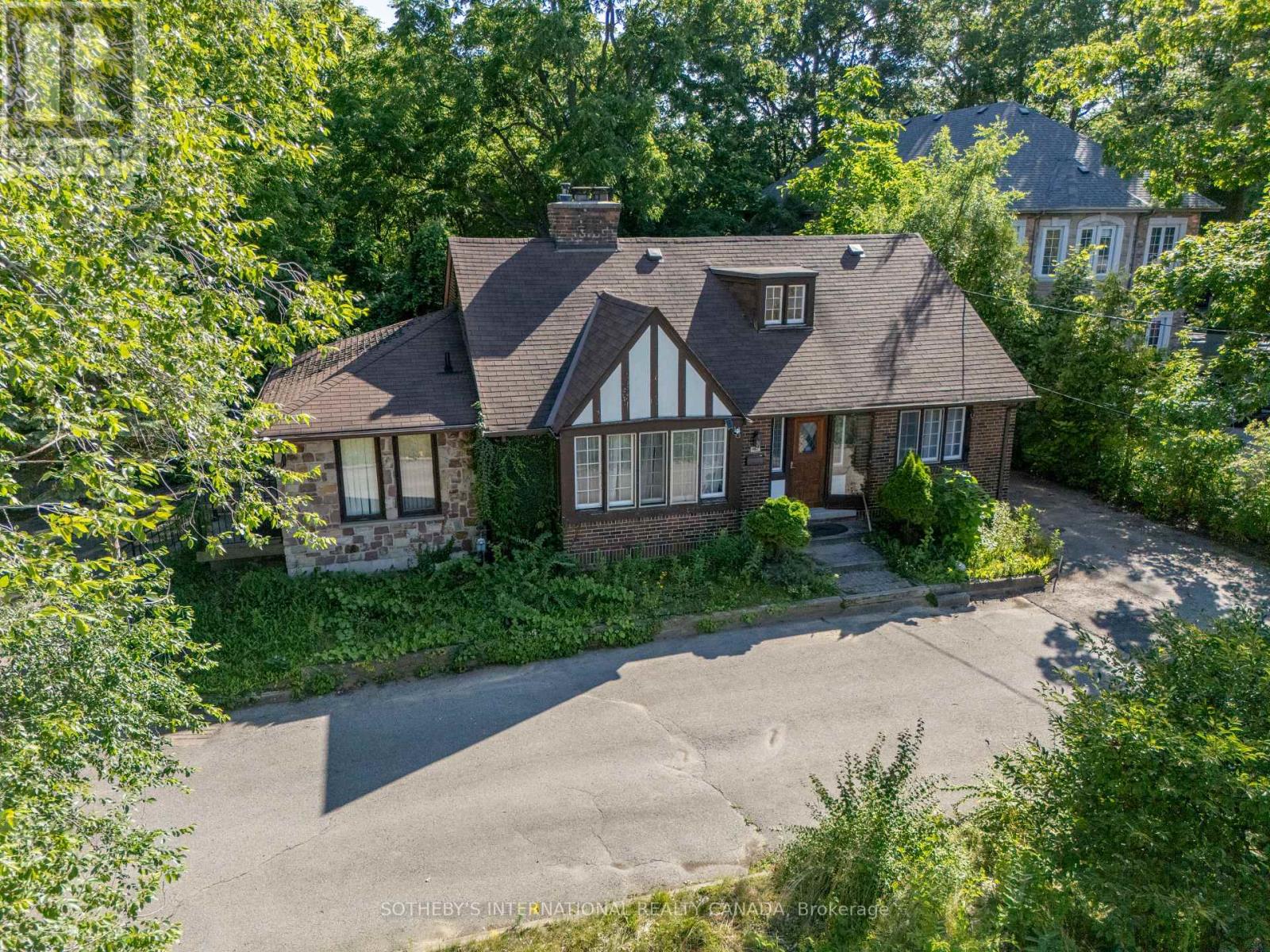 1462 Hurontario Street, Mississauga (Mineola), Ontario  L5G 3H4 - Photo 27 - W12302955