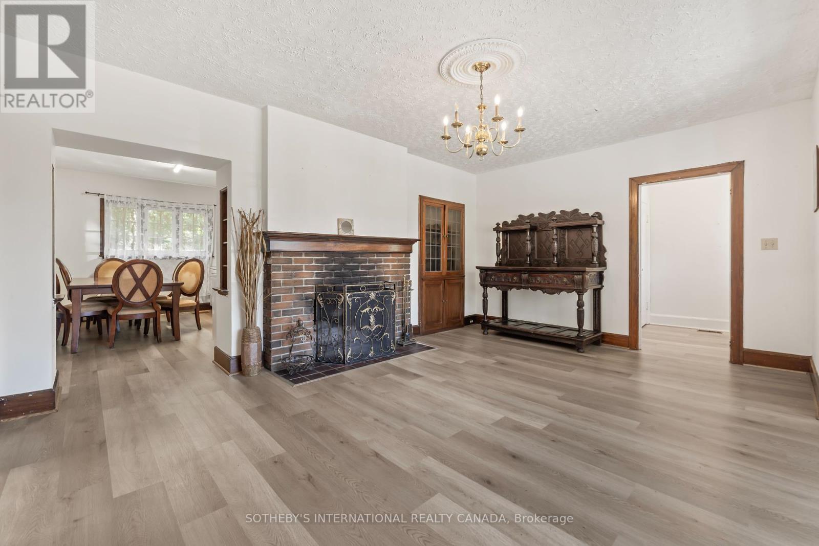 1462 Hurontario Street, Mississauga (Mineola), Ontario  L5G 3H4 - Photo 8 - W12302955