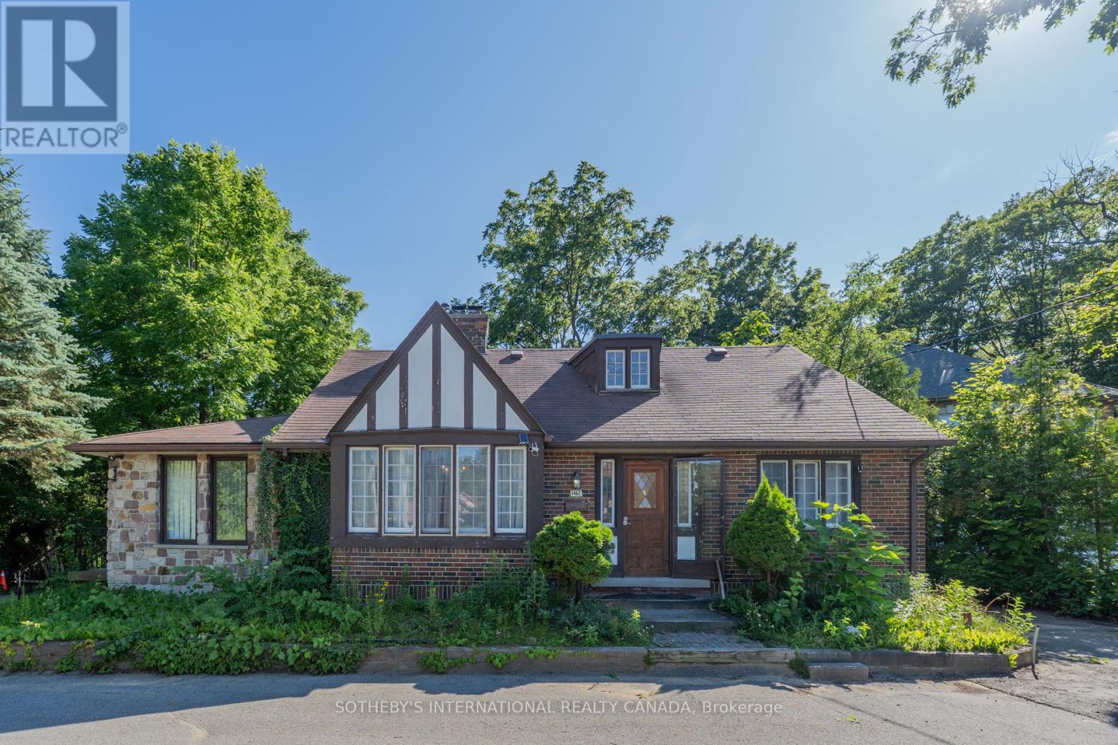 1462 HURONTARIO STREET, Mississauga, Ontario