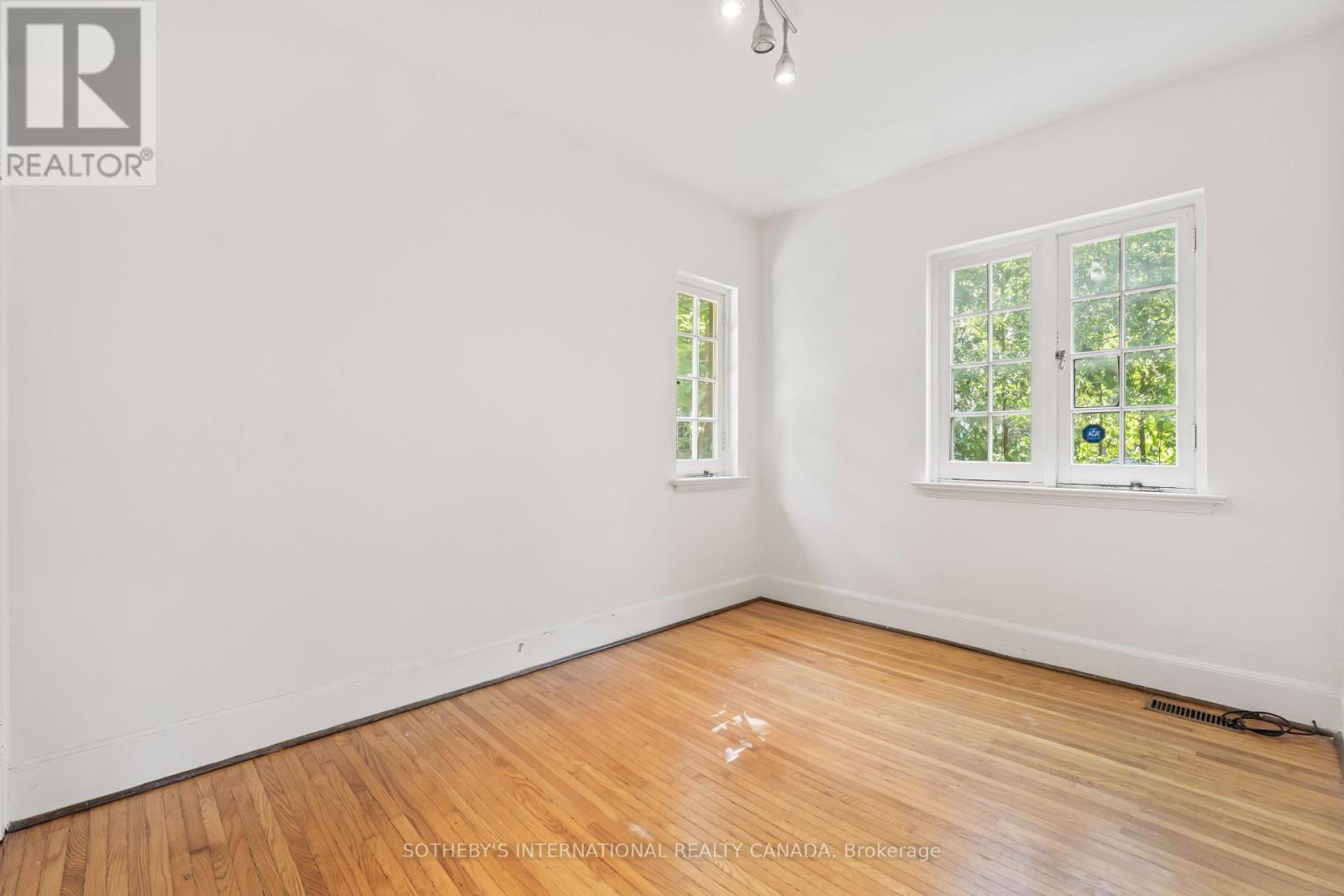 1462 Hurontario Street, Mississauga, Ontario  L5G 3H4 - Photo 18 - W12302958