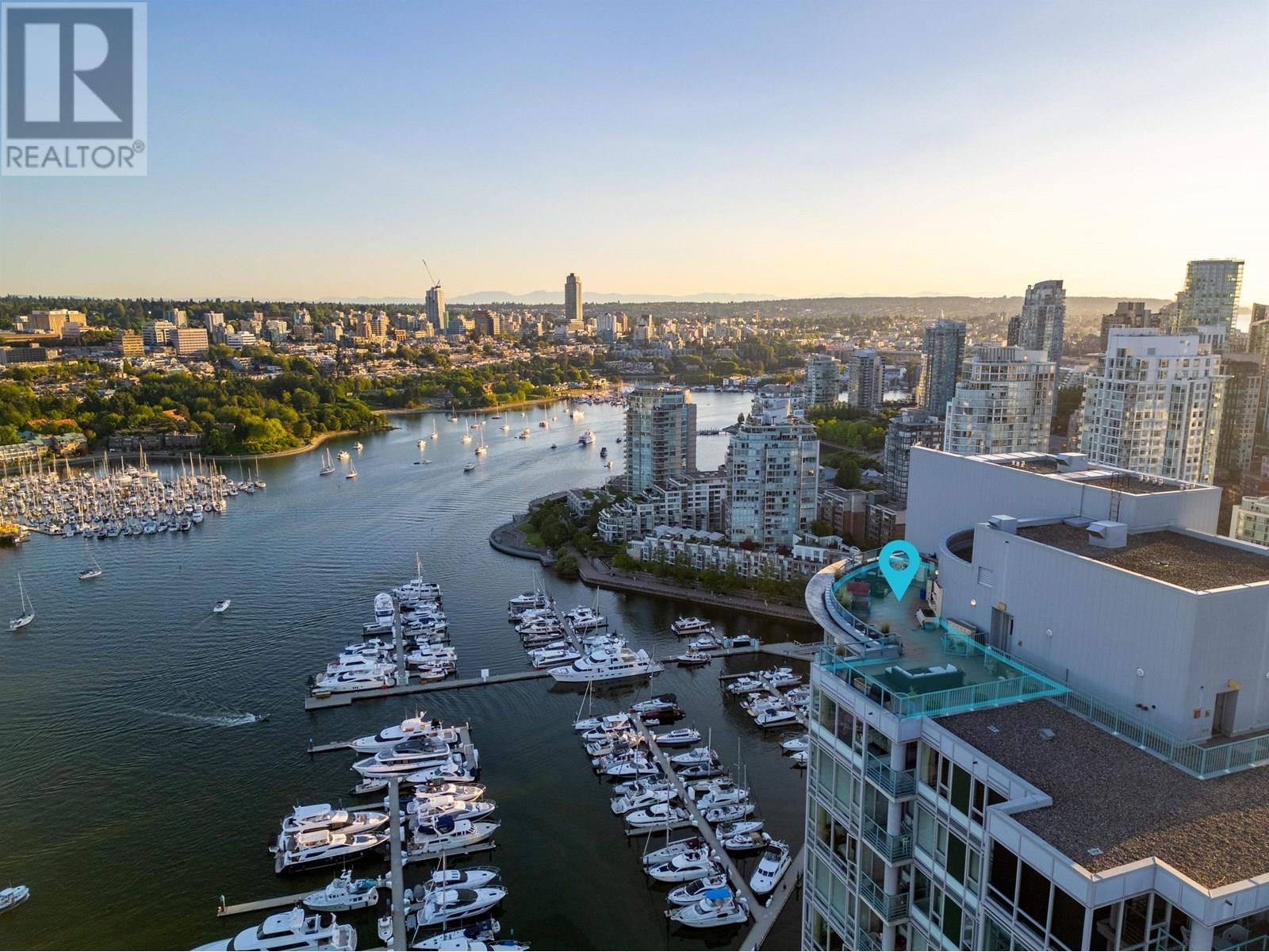3903 1033 MARINASIDE CRESCENT, Vancouver, British Columbia