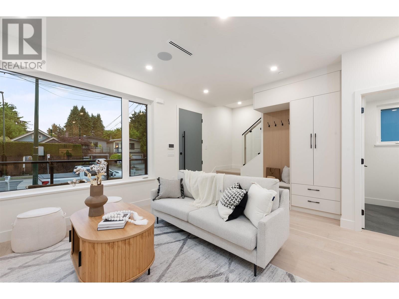 Property at 1 65 E KING EDWARD AVENUE image 4